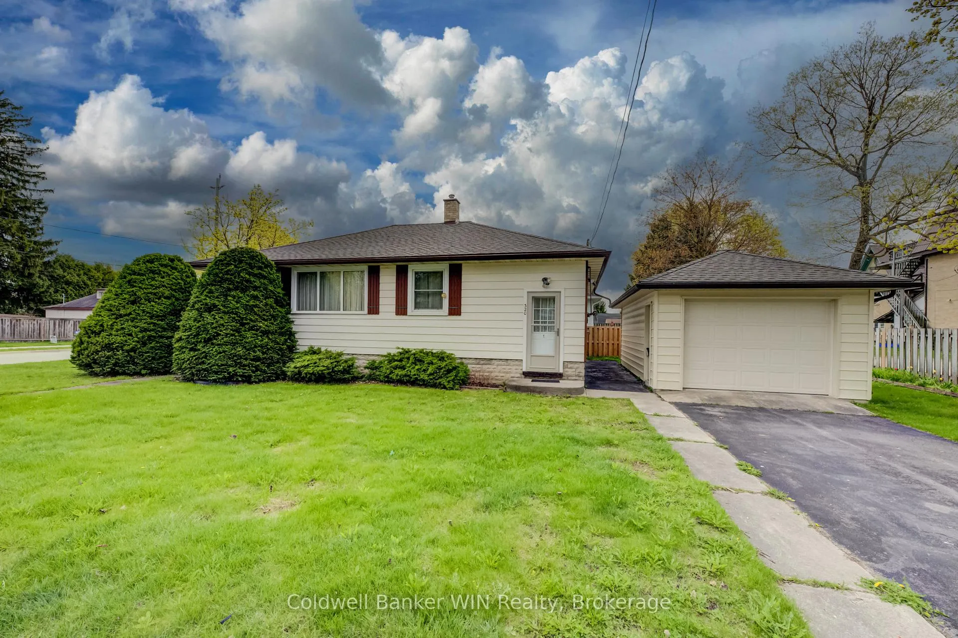 Photo 1 of 320 Waterloo Street, Wellington North, Mount Forest — HOMEH