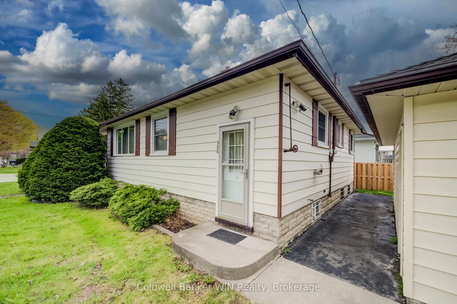 Photo 3 of 320 Waterloo Street, Wellington North, Mount Forest — HOMEH