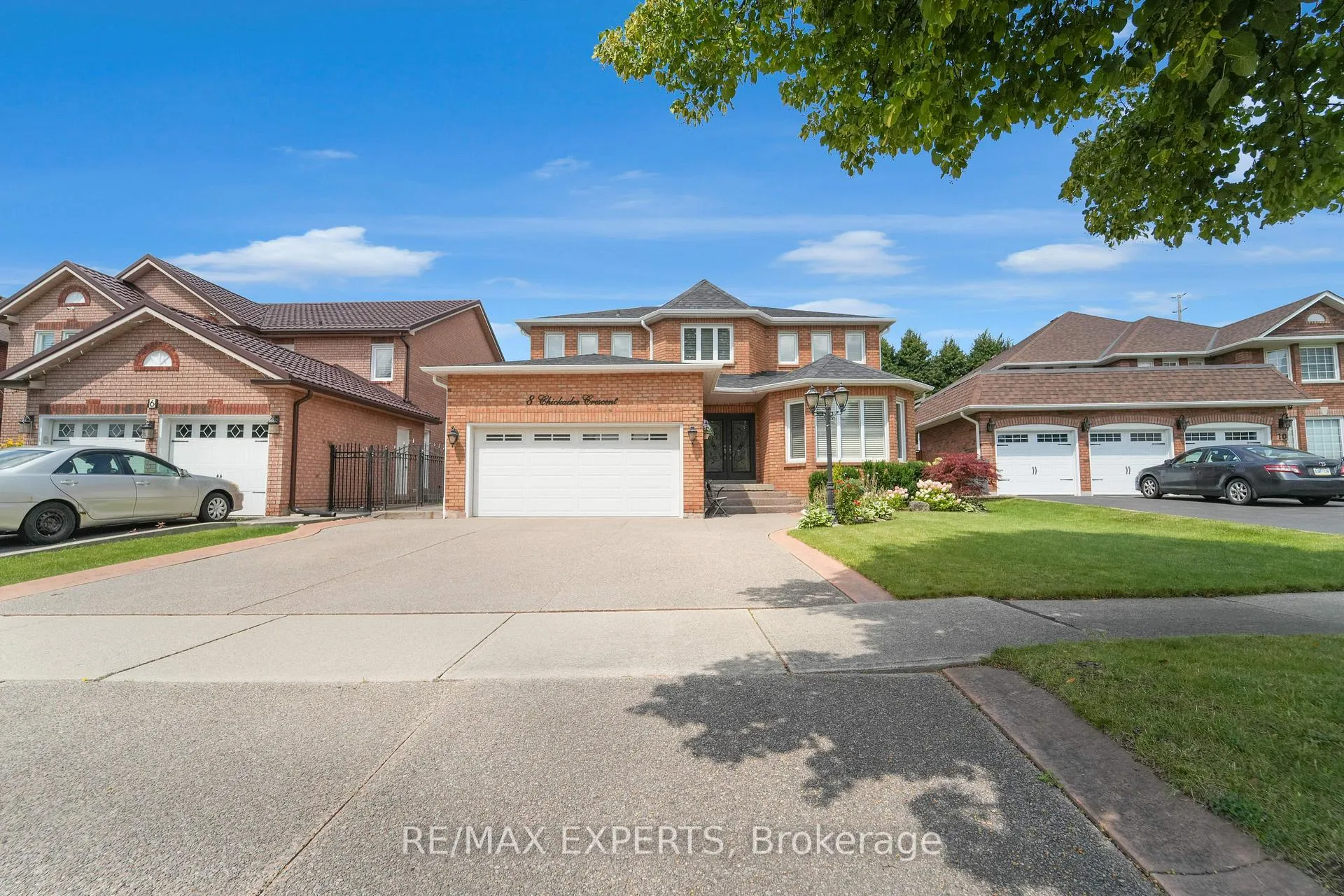 Photo 2 of 8 Chickadee Crescent, Brampton, Snelgrove — HOMEH