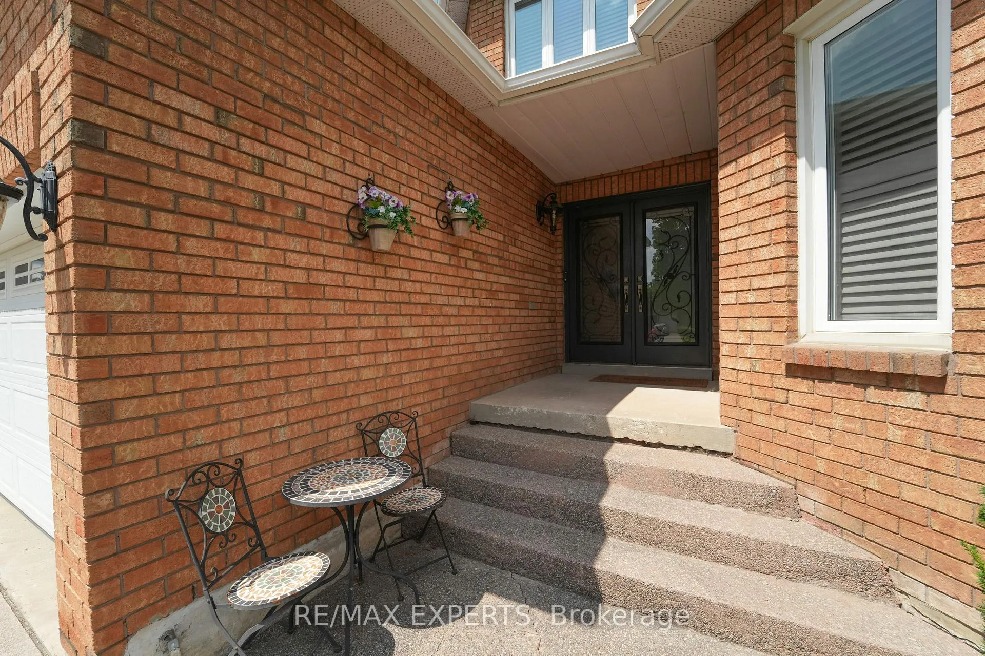 Photo 5 of 8 Chickadee Crescent, Brampton, Snelgrove — HOMEH
