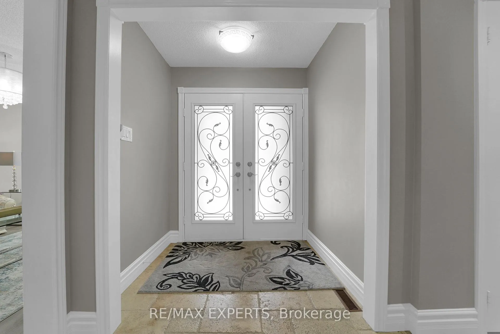 Photo 6 of 8 Chickadee Crescent, Brampton, Snelgrove — HOMEH