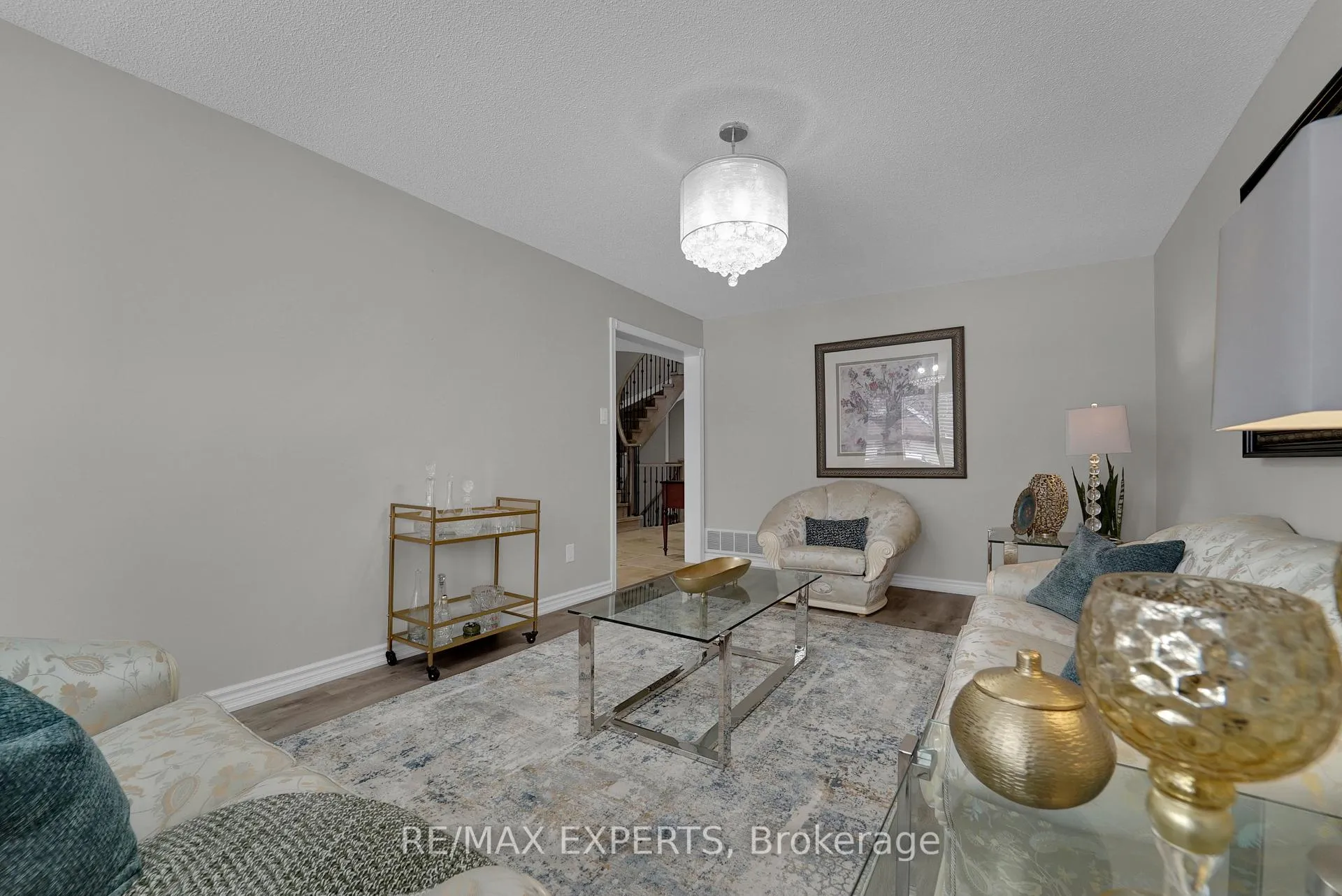 Photo 9 of 8 Chickadee Crescent, Brampton, Snelgrove — HOMEH