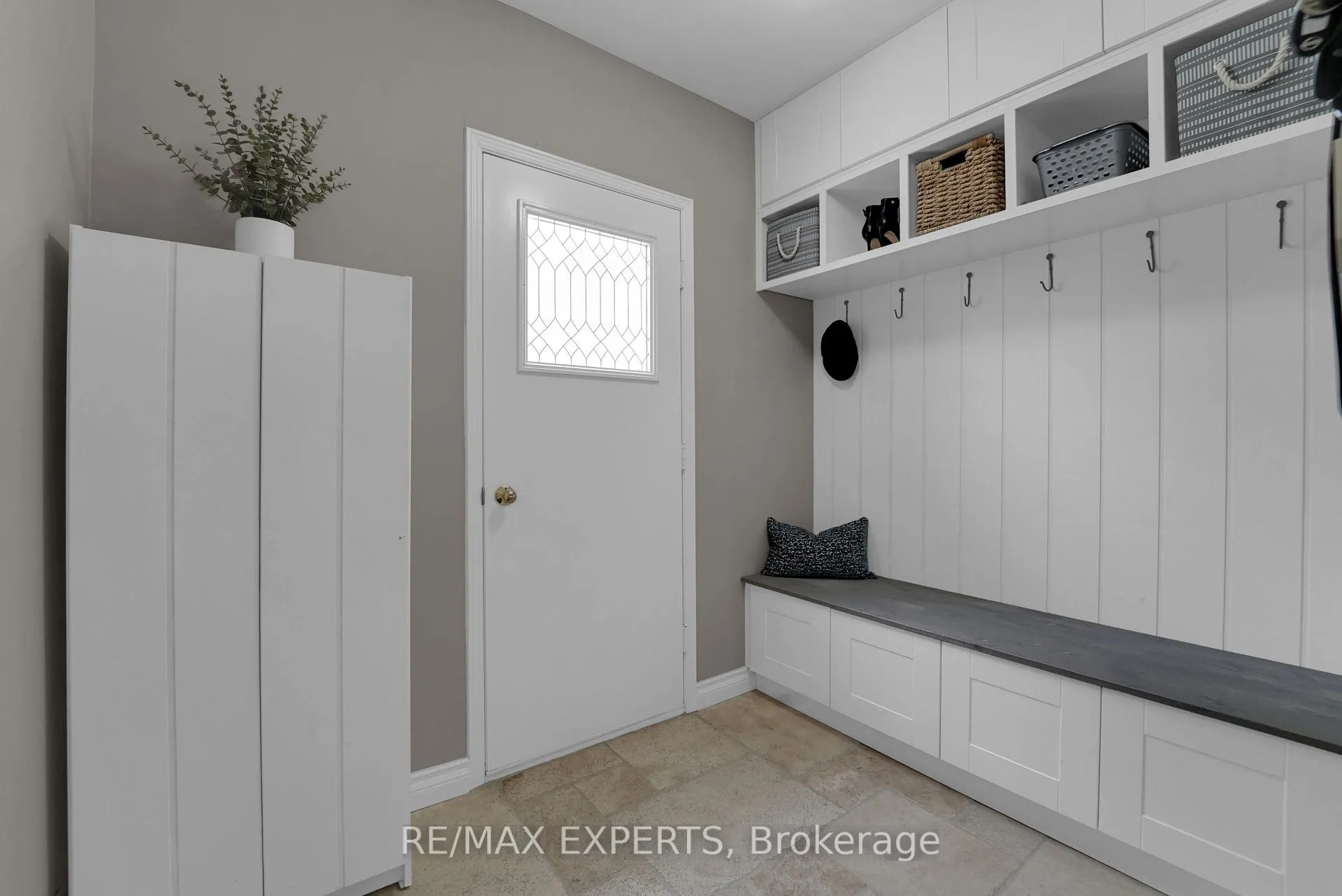 Photo 10 of 8 Chickadee Crescent, Brampton, Snelgrove — HOMEH