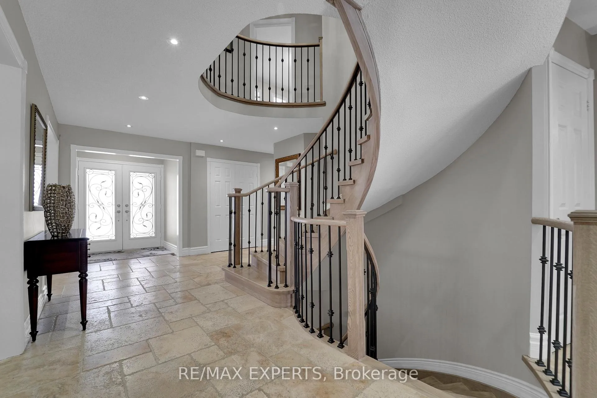Photo 13 of 8 Chickadee Crescent, Brampton, Snelgrove — HOMEH