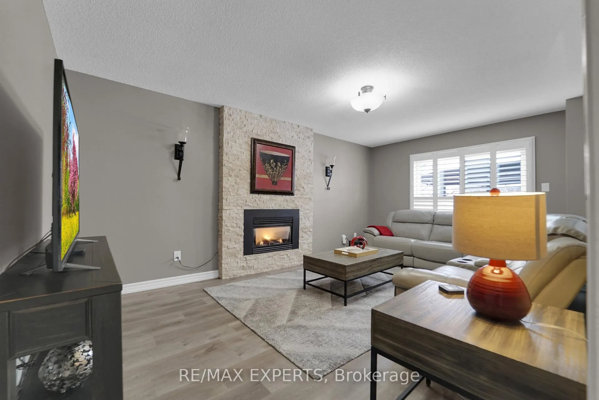 Photo 14 of 8 Chickadee Crescent, Brampton, Snelgrove — HOMEH