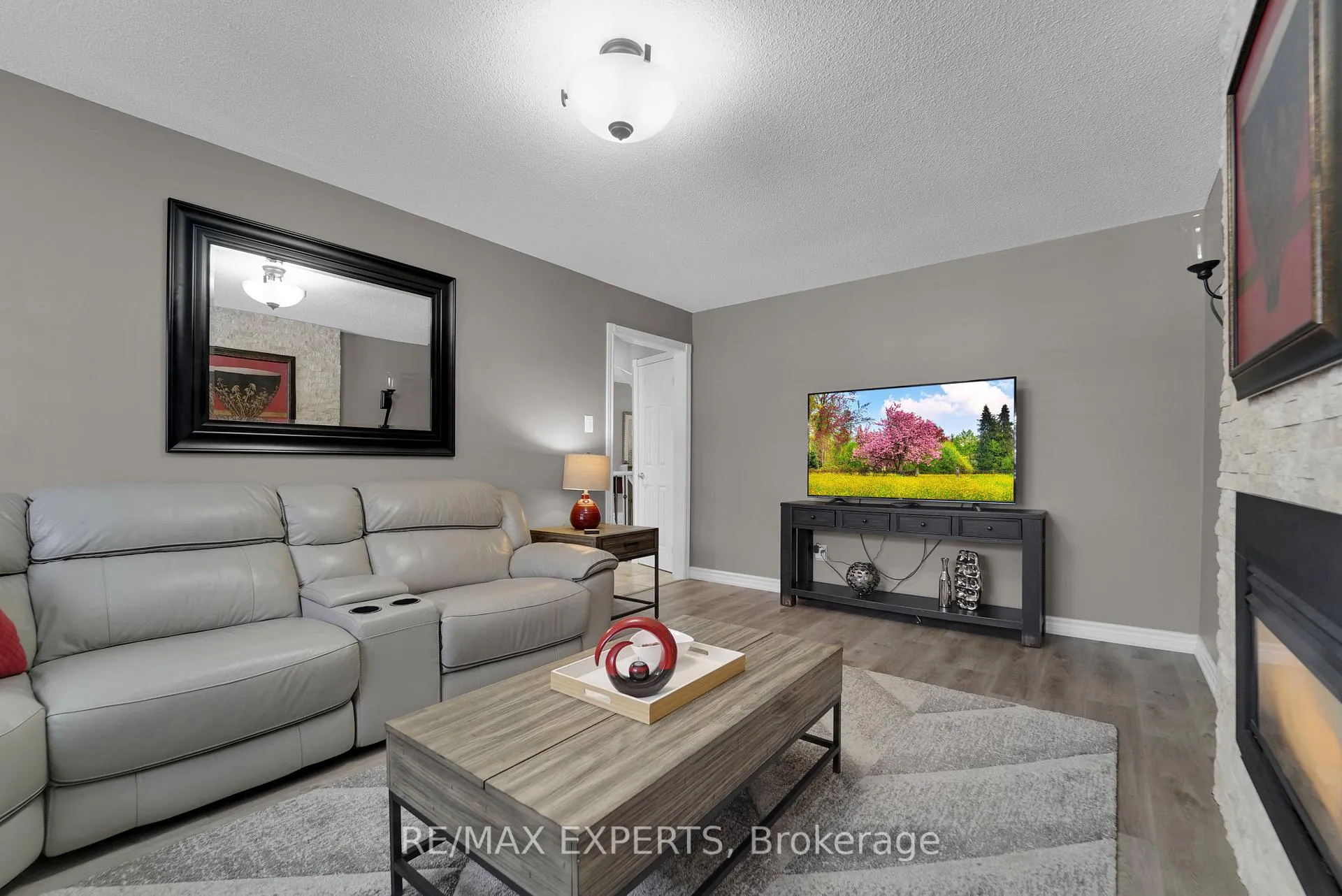 Photo 16 of 8 Chickadee Crescent, Brampton, Snelgrove — HOMEH