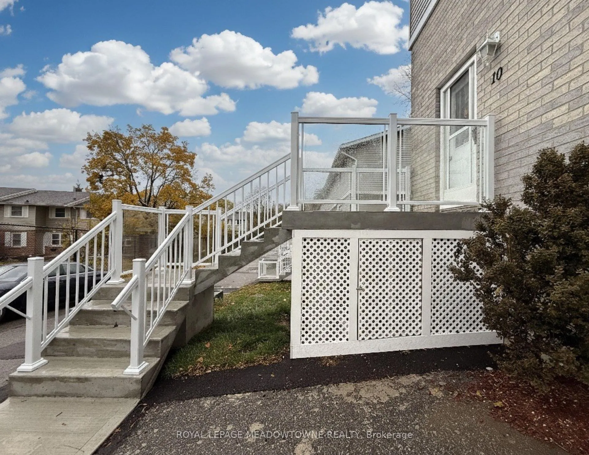 Photo 2 of Unit 10, 648 Doon Village Road, Kitchener, Pioneer Park — HOMEH