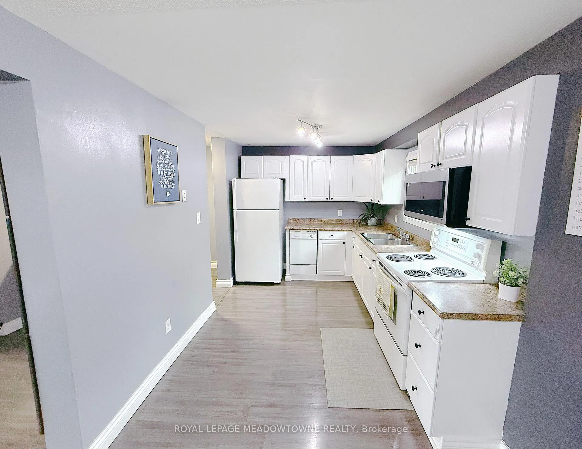 Photo 12 of Unit 10, 648 Doon Village Road, Kitchener, Pioneer Park — HOMEH