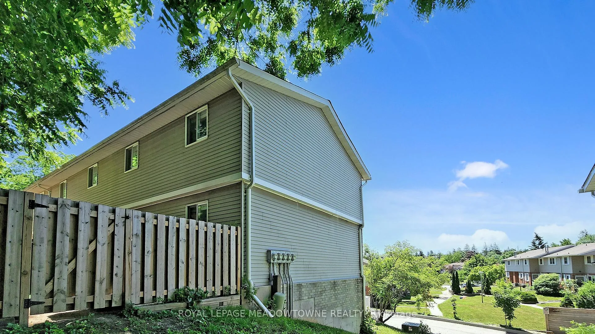 Photo 32 of Unit 10, 648 Doon Village Road, Kitchener, Pioneer Park — HOMEH