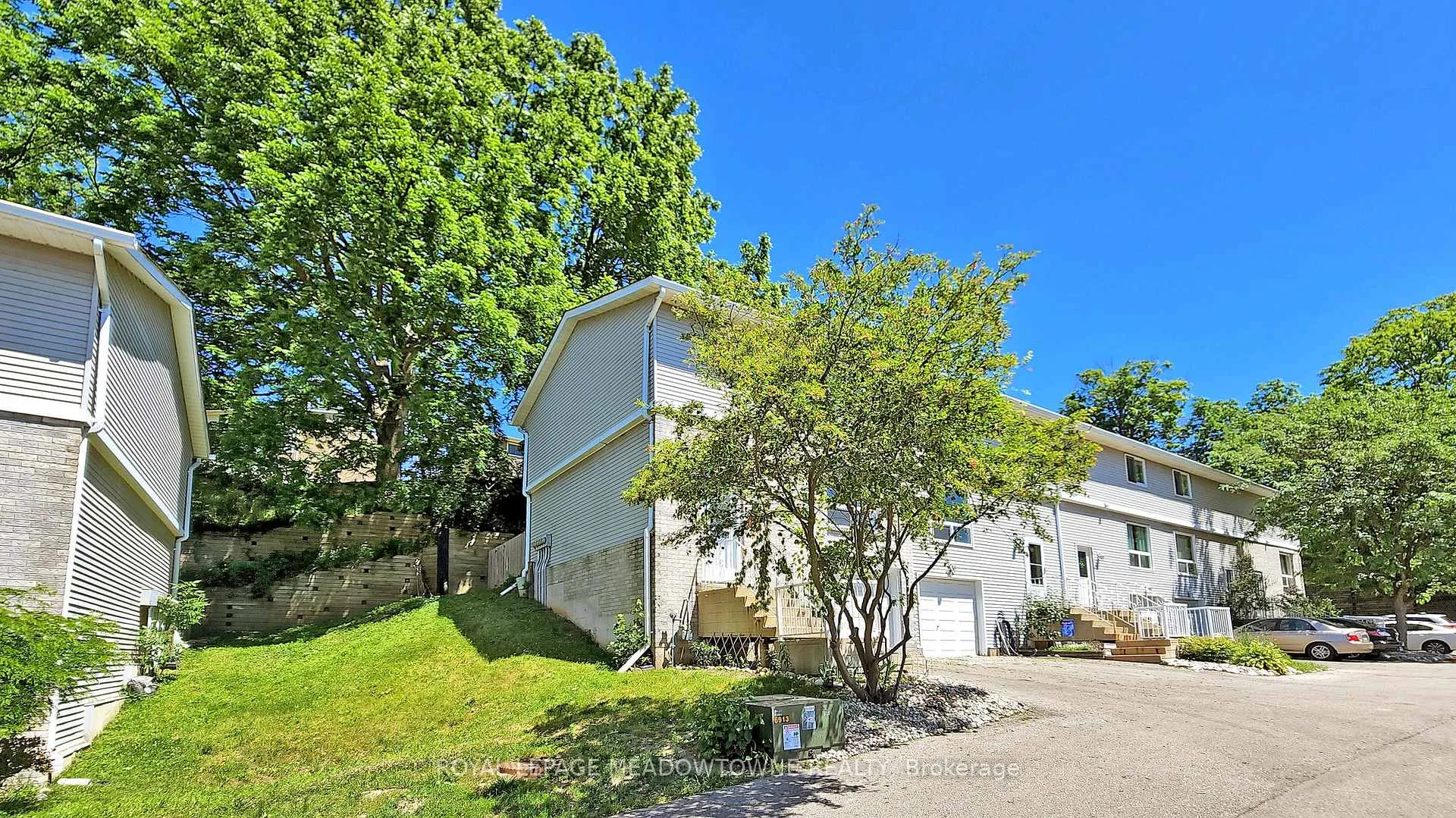 Photo 33 of Unit 10, 648 Doon Village Road, Kitchener, Pioneer Park — HOMEH