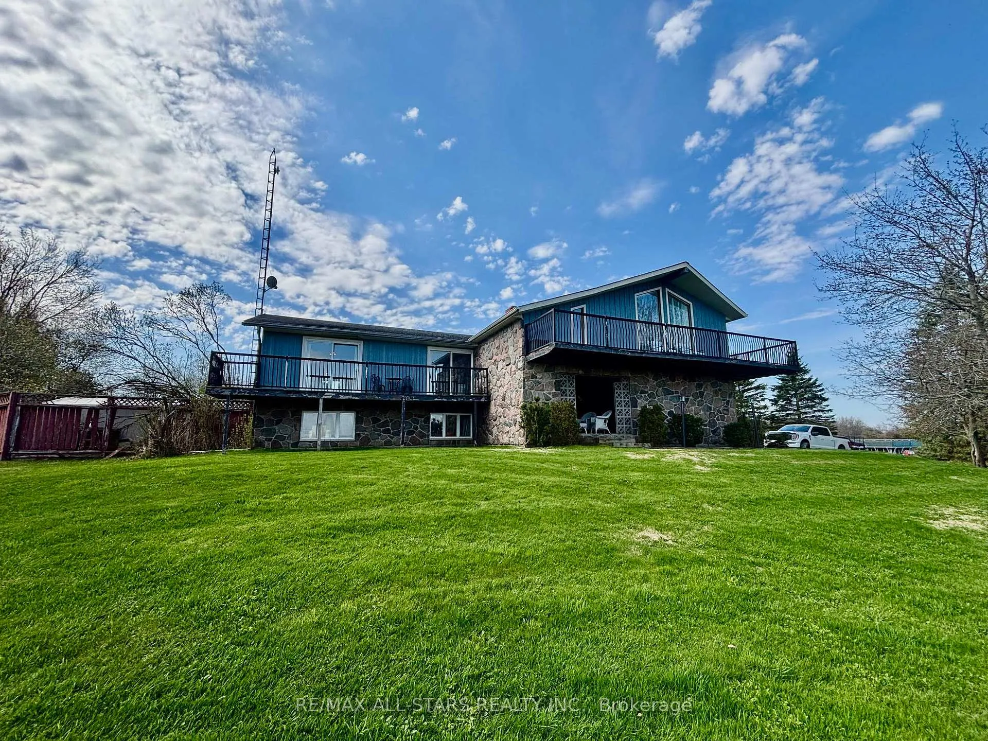Front of 1374 Brock Street W