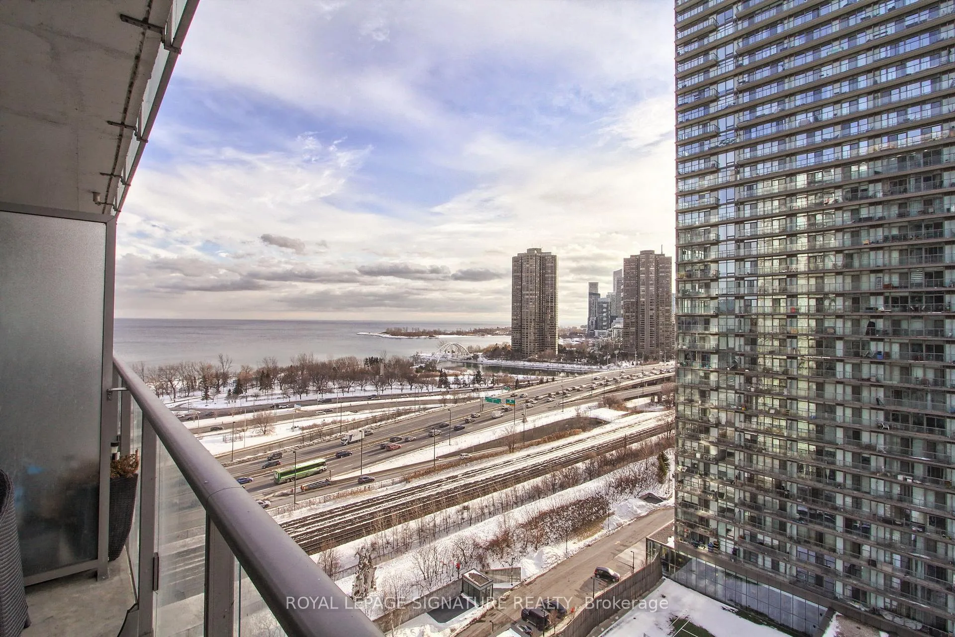 Photo 36 of Unit 1511, 103 The Queensway, Toronto, High Park-Swansea — HOMEH
