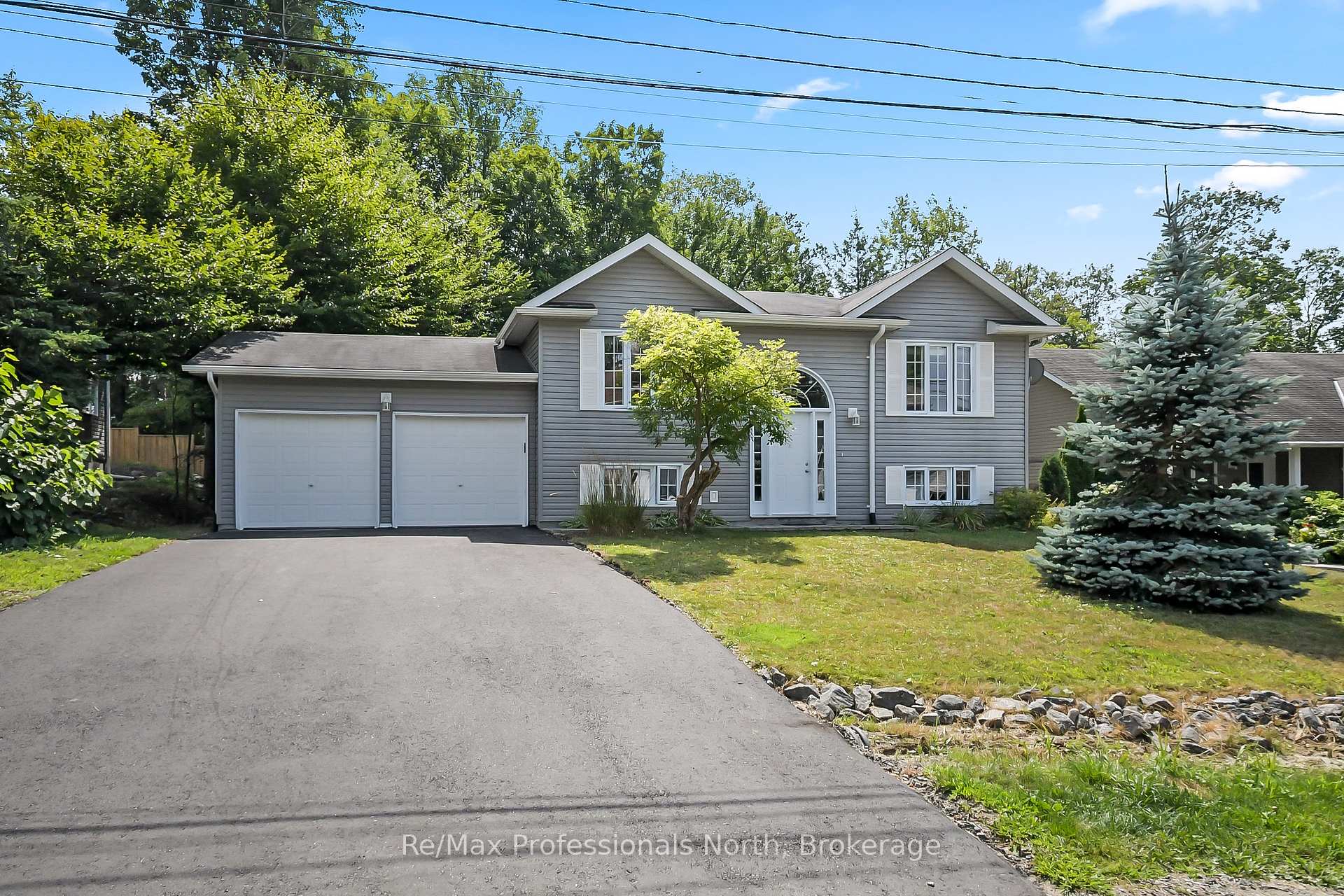 Photo 1 of 635 Wagner Street, Gravenhurst, Muskoka (S) — HOMEH