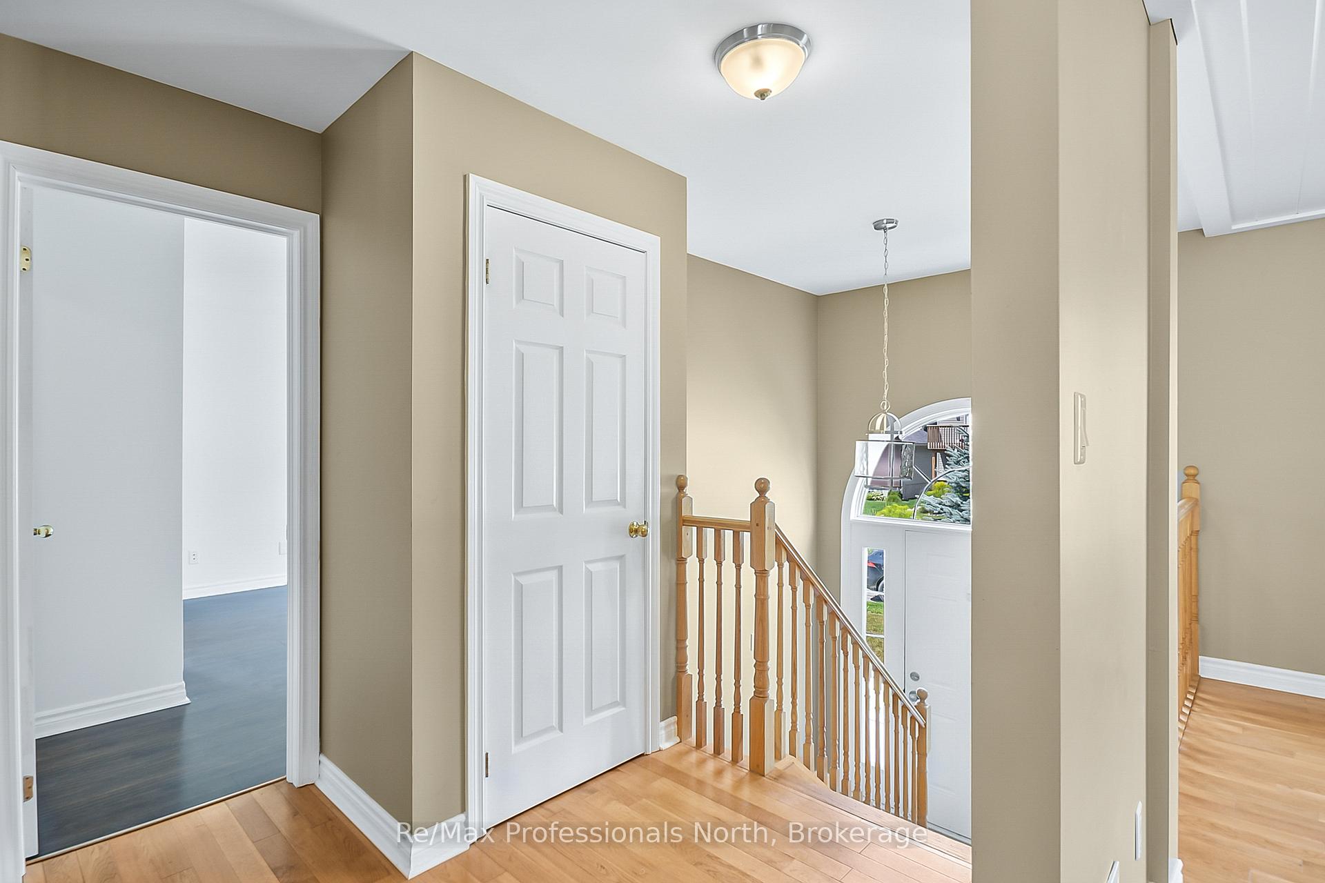 Photo 2 of 635 Wagner Street, Gravenhurst, Muskoka (S) — HOMEH