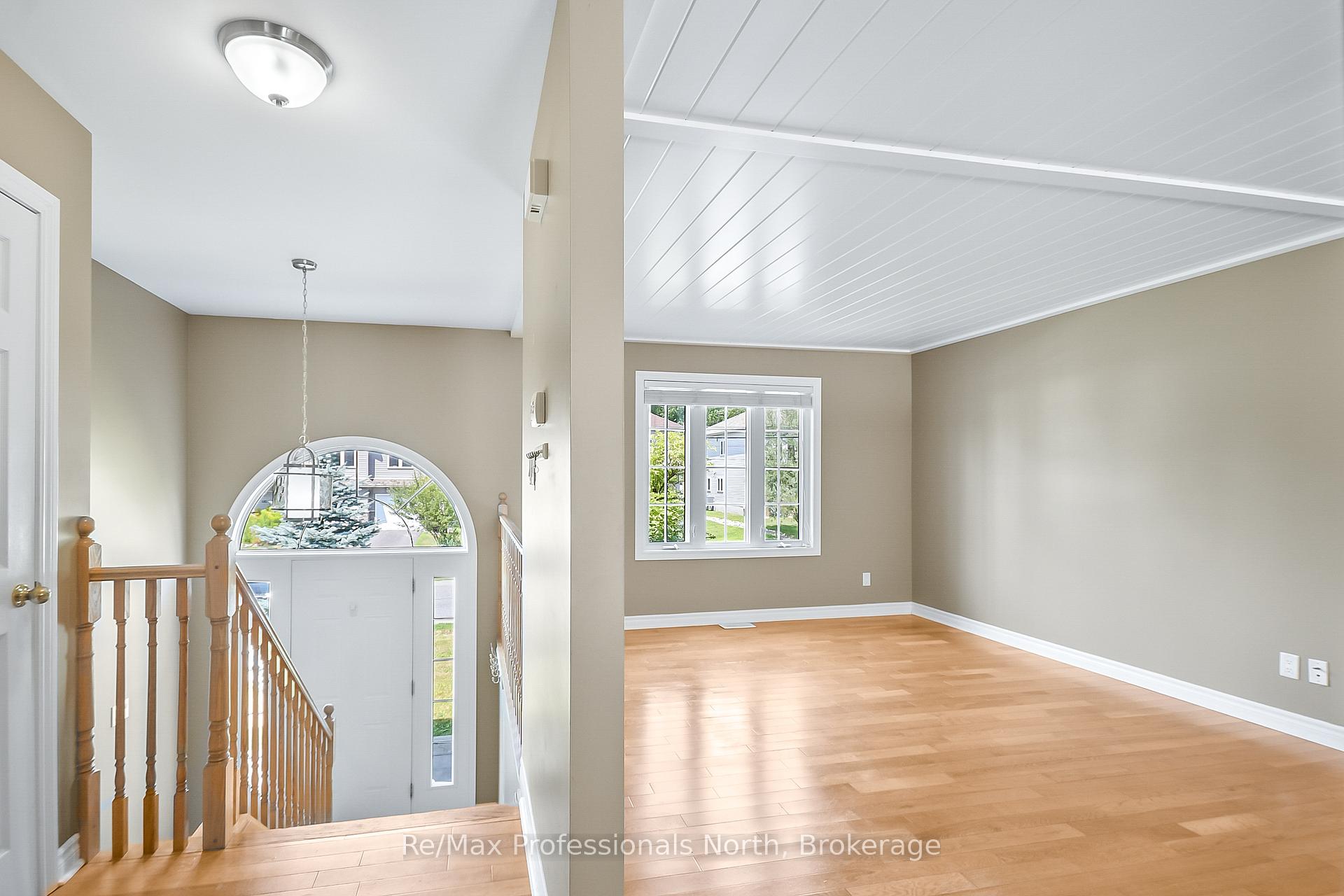 Photo 5 of 635 Wagner Street, Gravenhurst, Muskoka (S) — HOMEH