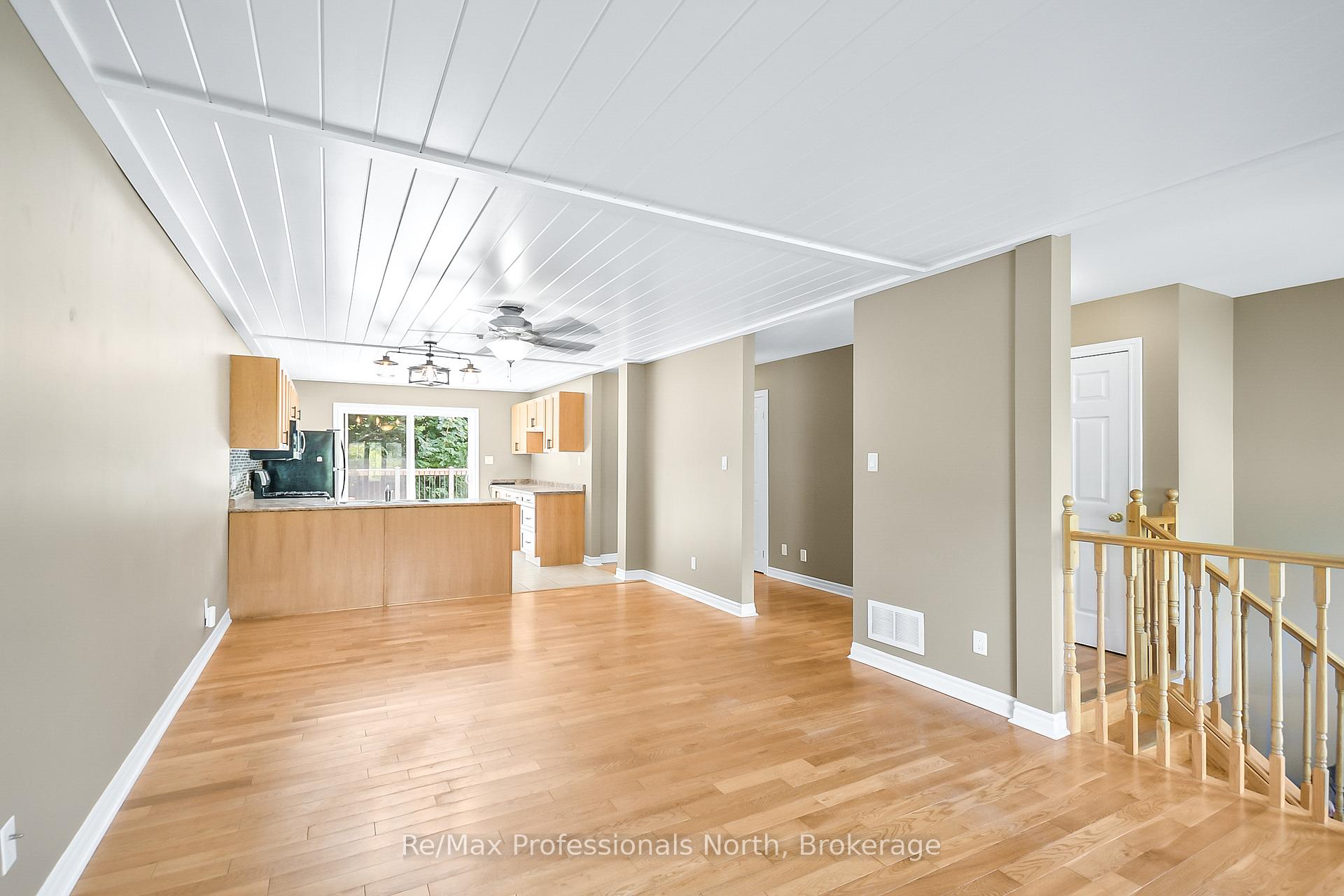Photo 6 of 635 Wagner Street, Gravenhurst, Muskoka (S) — HOMEH