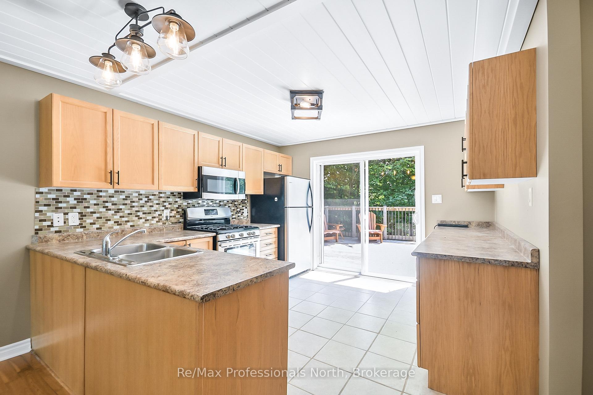 Photo 9 of 635 Wagner Street, Gravenhurst, Muskoka (S) — HOMEH