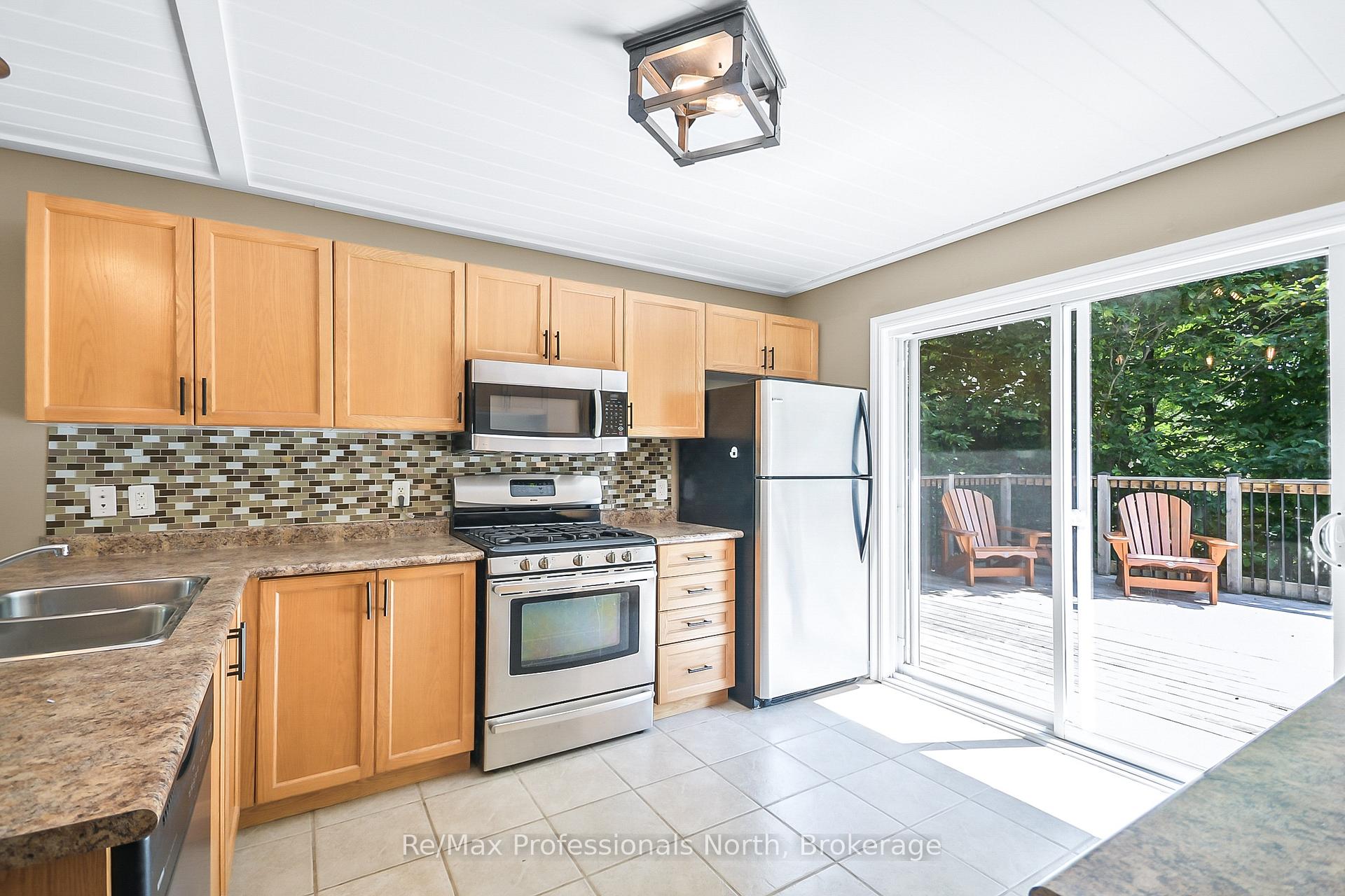 Photo 10 of 635 Wagner Street, Gravenhurst, Muskoka (S) — HOMEH