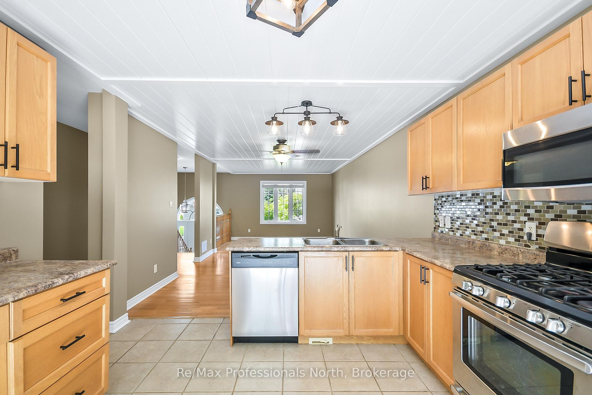 Photo 11 of 635 Wagner Street, Gravenhurst, Muskoka (S) — HOMEH