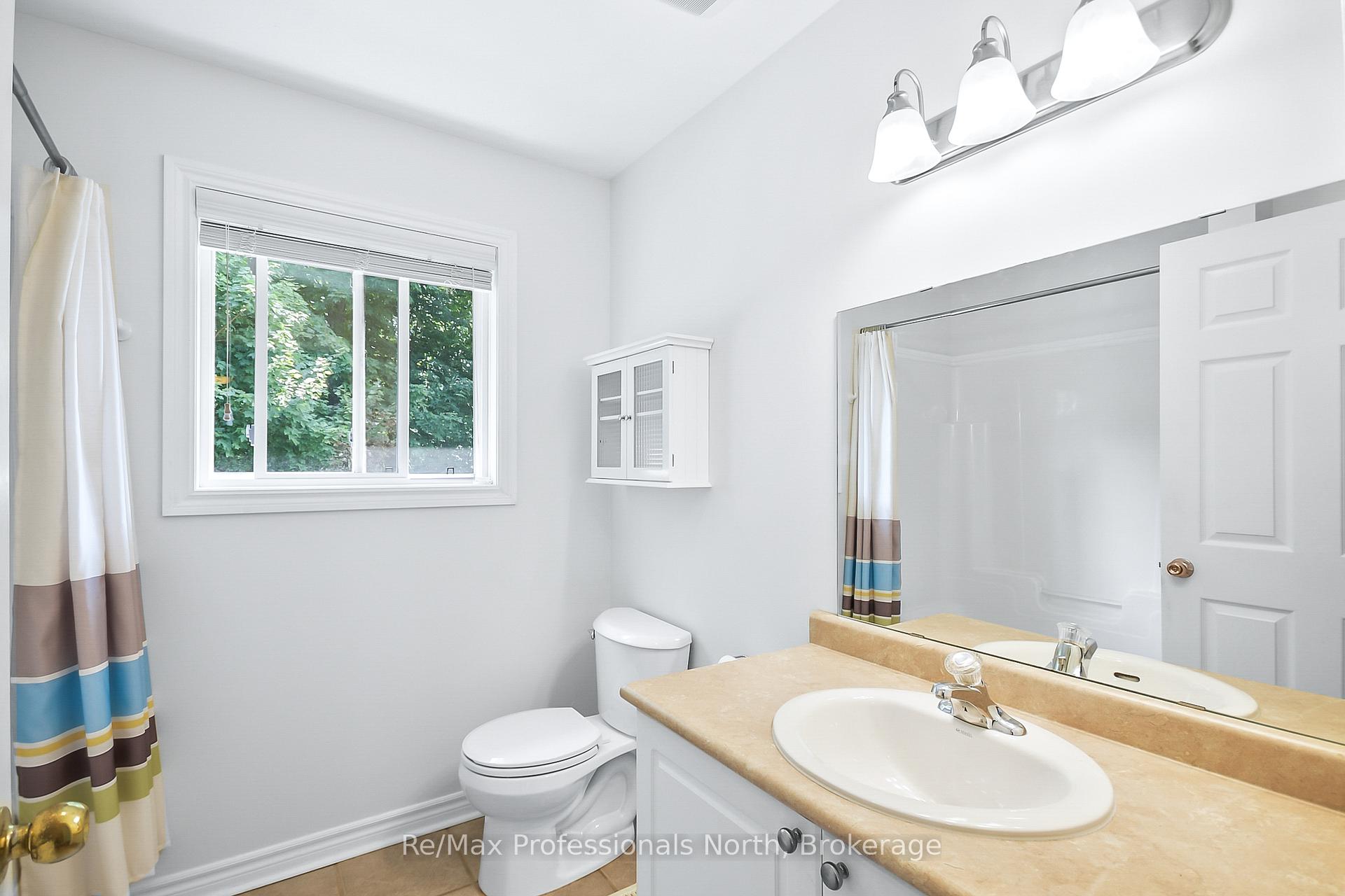 Photo 12 of 635 Wagner Street, Gravenhurst, Muskoka (S) — HOMEH