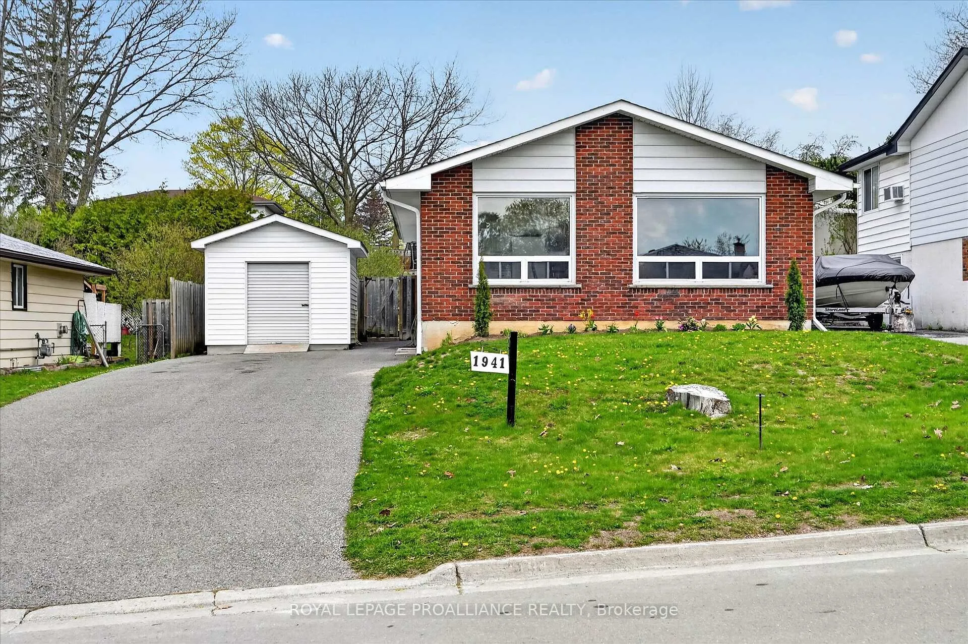 Photo 2 of 1941 Croftdale Crescent, Peterborough, Monaghan Ward 2 — HOMEH