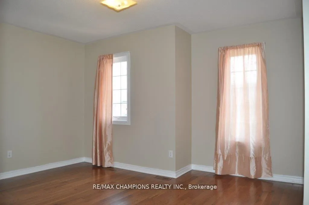 Photo 9 of 104 Masters Green Crescent, Brampton, Snelgrove — HOMEH