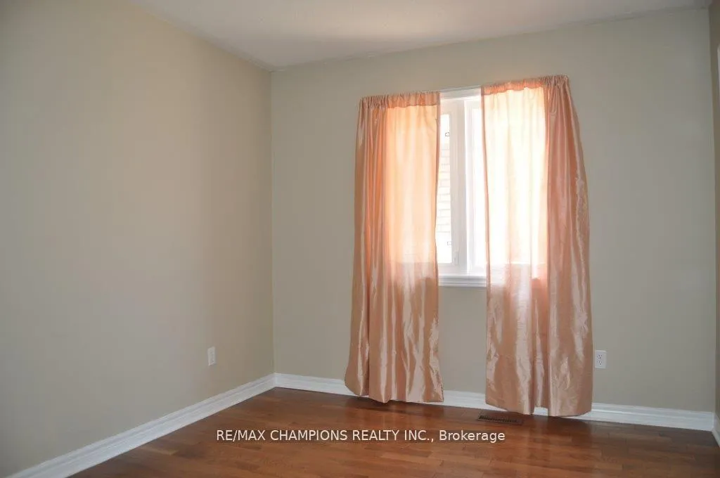 Photo 10 of 104 Masters Green Crescent, Brampton, Snelgrove — HOMEH