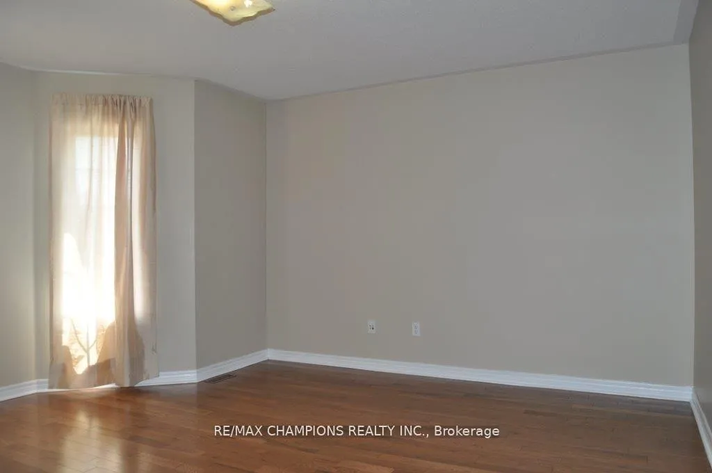 Photo 11 of 104 Masters Green Crescent, Brampton, Snelgrove — HOMEH