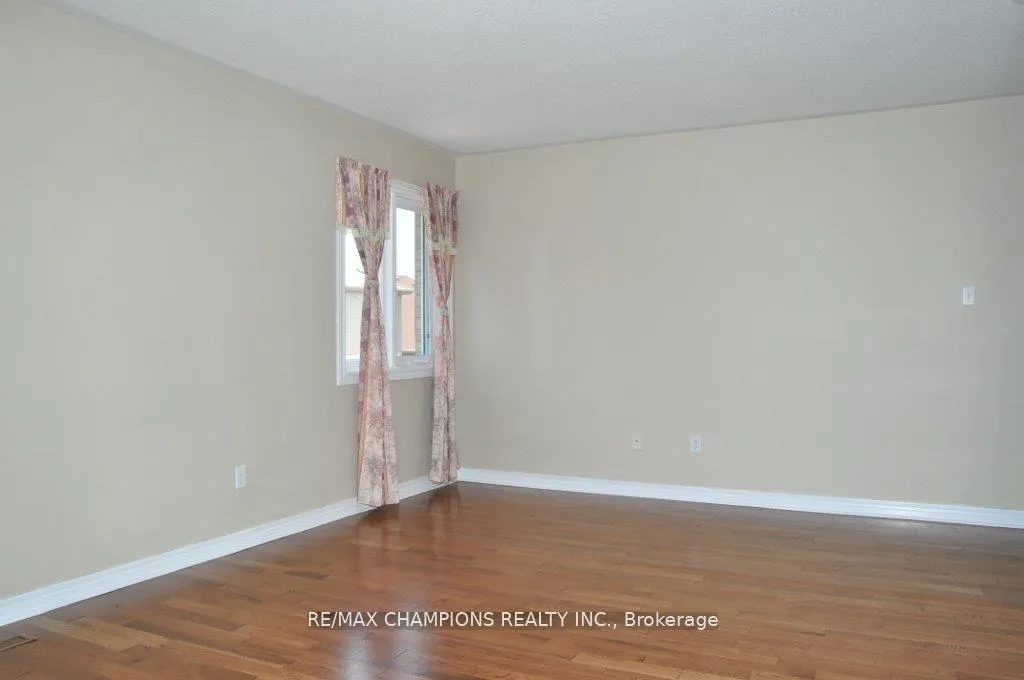 Photo 12 of 104 Masters Green Crescent, Brampton, Snelgrove — HOMEH