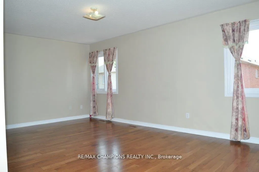Photo 13 of 104 Masters Green Crescent, Brampton, Snelgrove — HOMEH