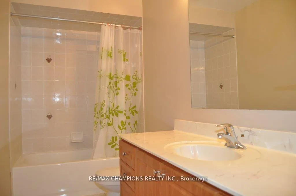 Photo 14 of 104 Masters Green Crescent, Brampton, Snelgrove — HOMEH