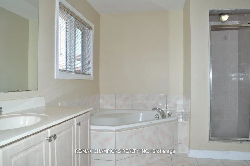 Photo 15 of 104 Masters Green Crescent, Brampton, Snelgrove — HOMEH