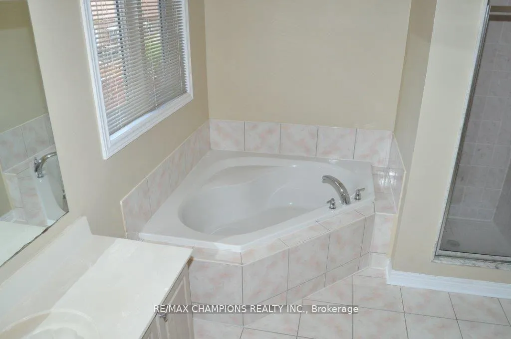 Photo 16 of 104 Masters Green Crescent, Brampton, Snelgrove — HOMEH