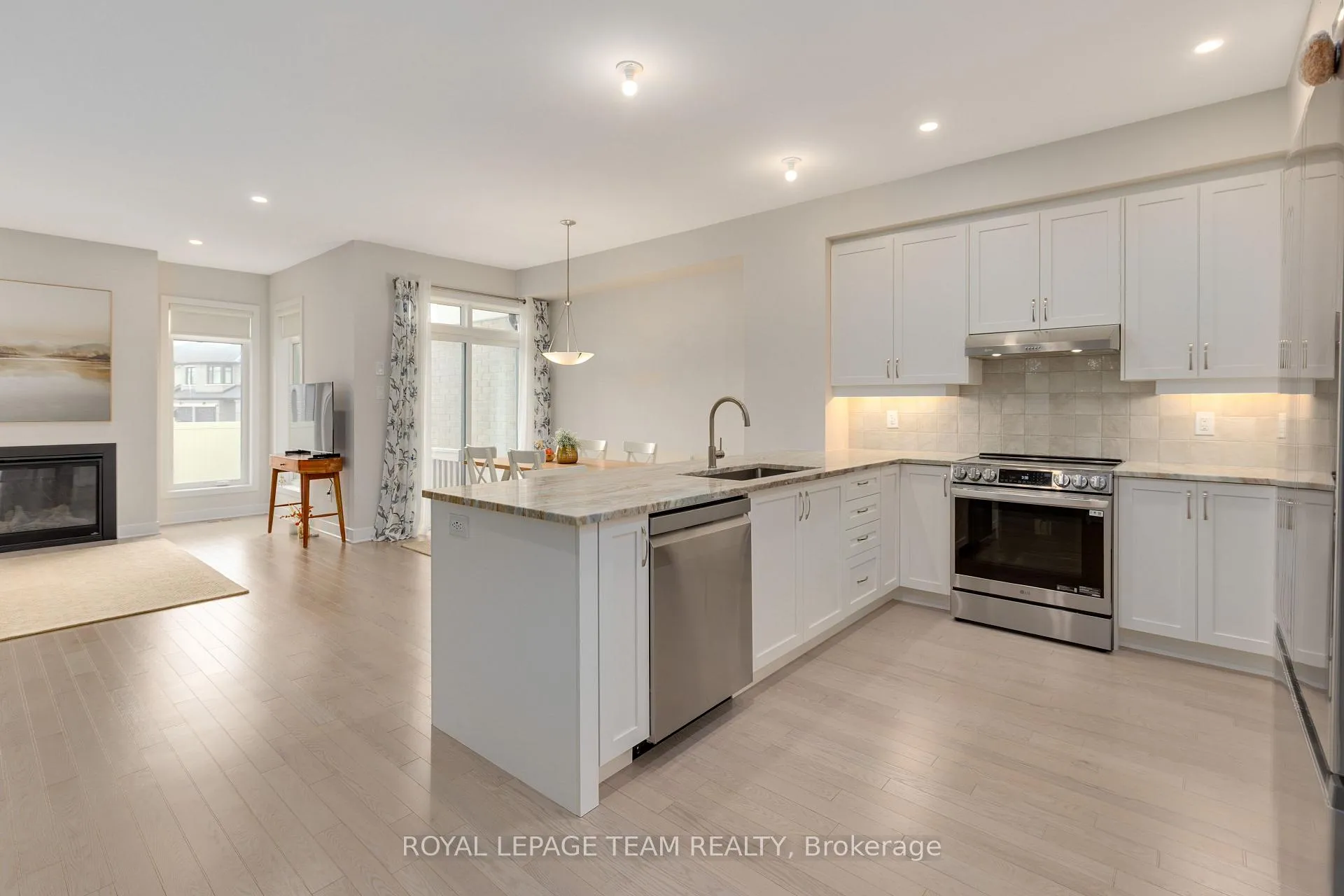 Photo 8 of 506 Cobra Crescent, Ottawa, Kanata - Emerald Meadows/Trailwest — HOMEH