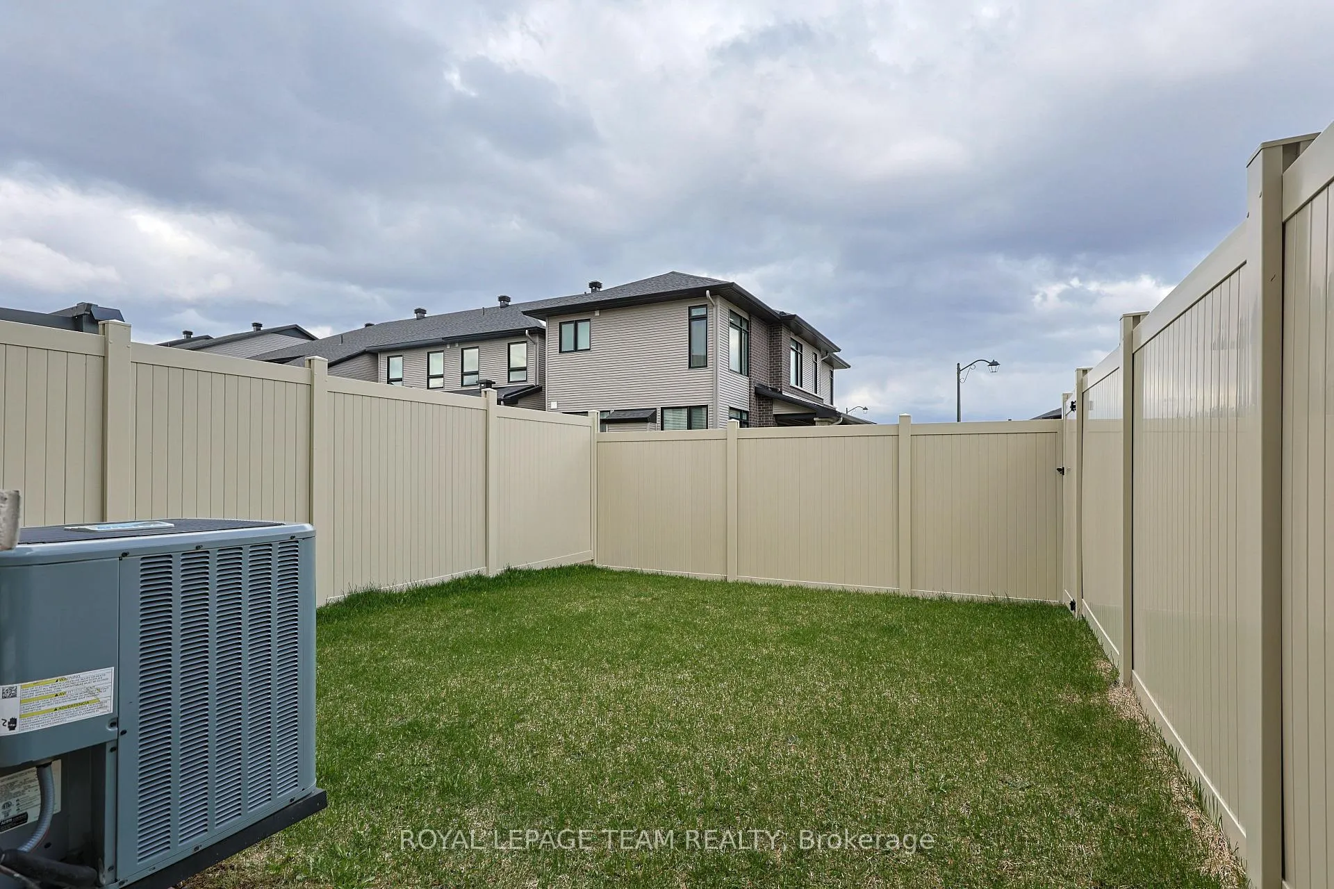 Photo 33 of 506 Cobra Crescent, Ottawa, Kanata - Emerald Meadows/Trailwest — HOMEH