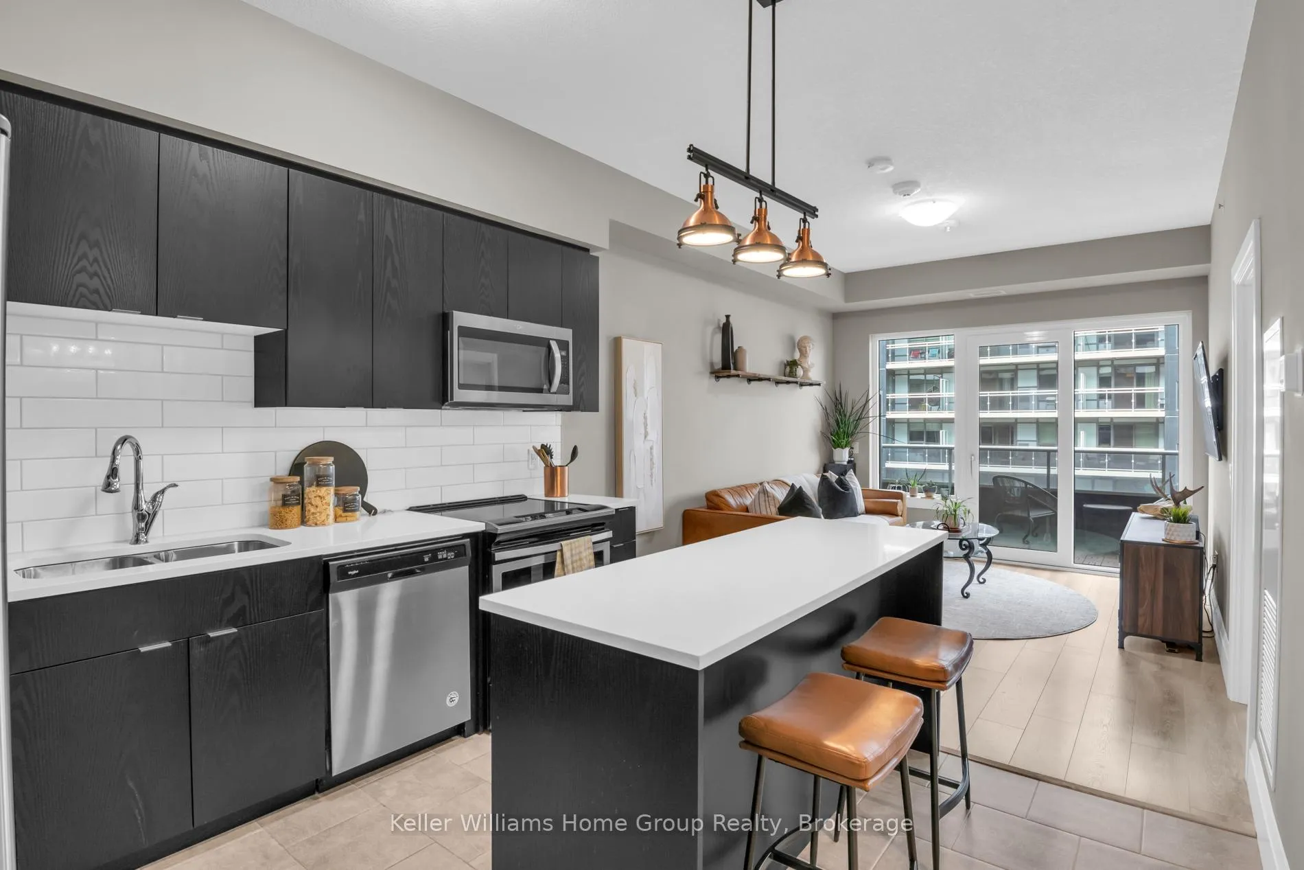 Front of Unit 515, 73 Arthur Street S