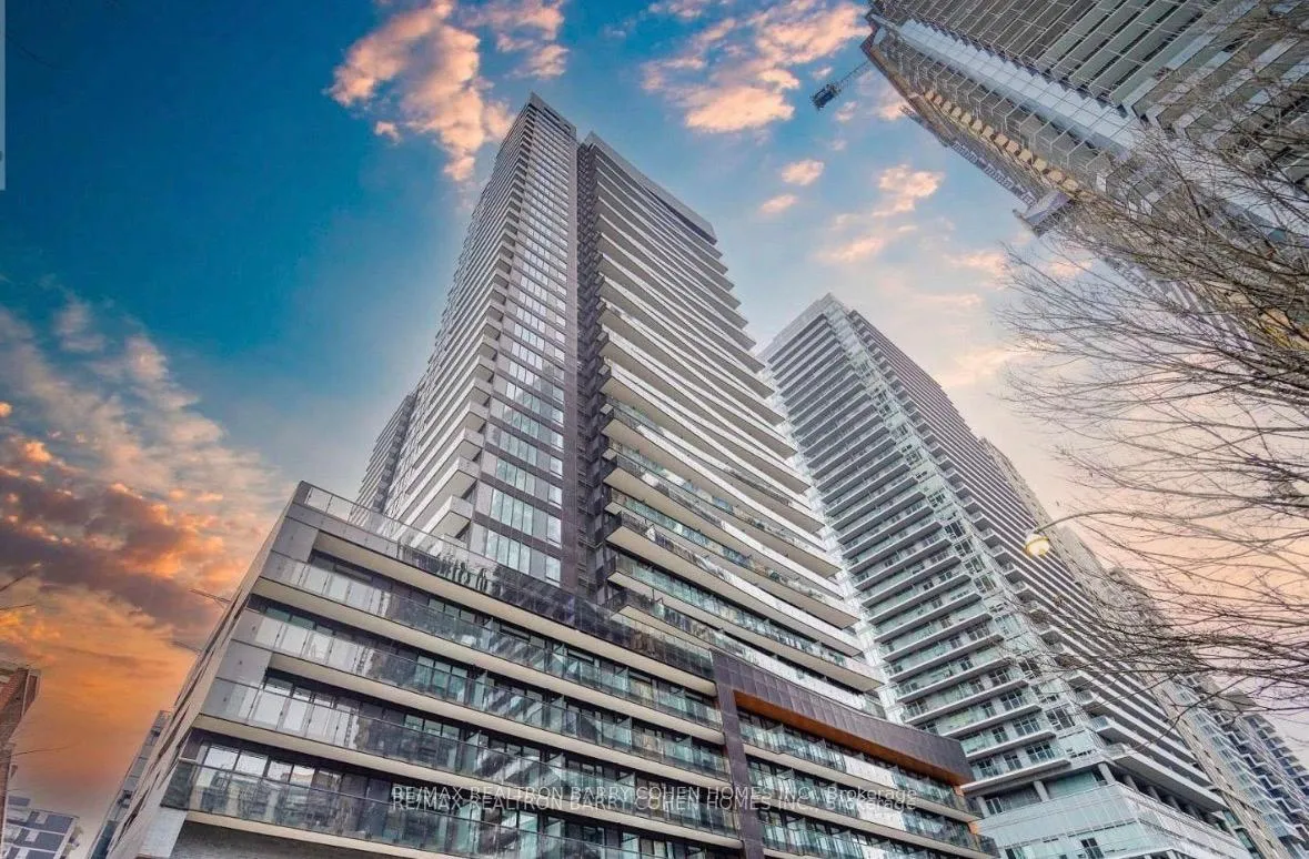Photo 1 of Unit 421, 117 Broadway Avenue, Toronto, Mount Pleasant West — HOMEH