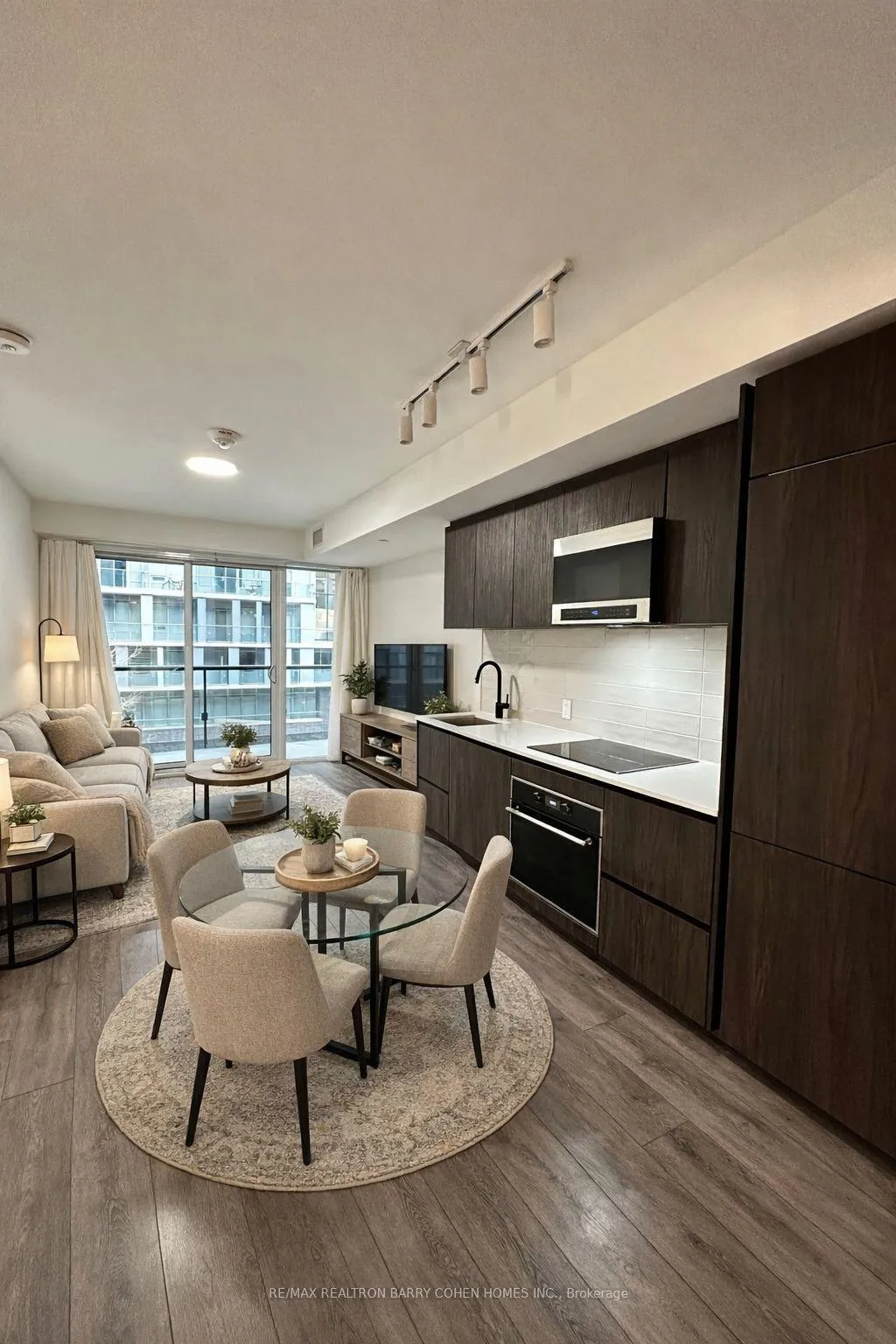 Photo 2 of Unit 421, 117 Broadway Avenue, Toronto, Mount Pleasant West — HOMEH