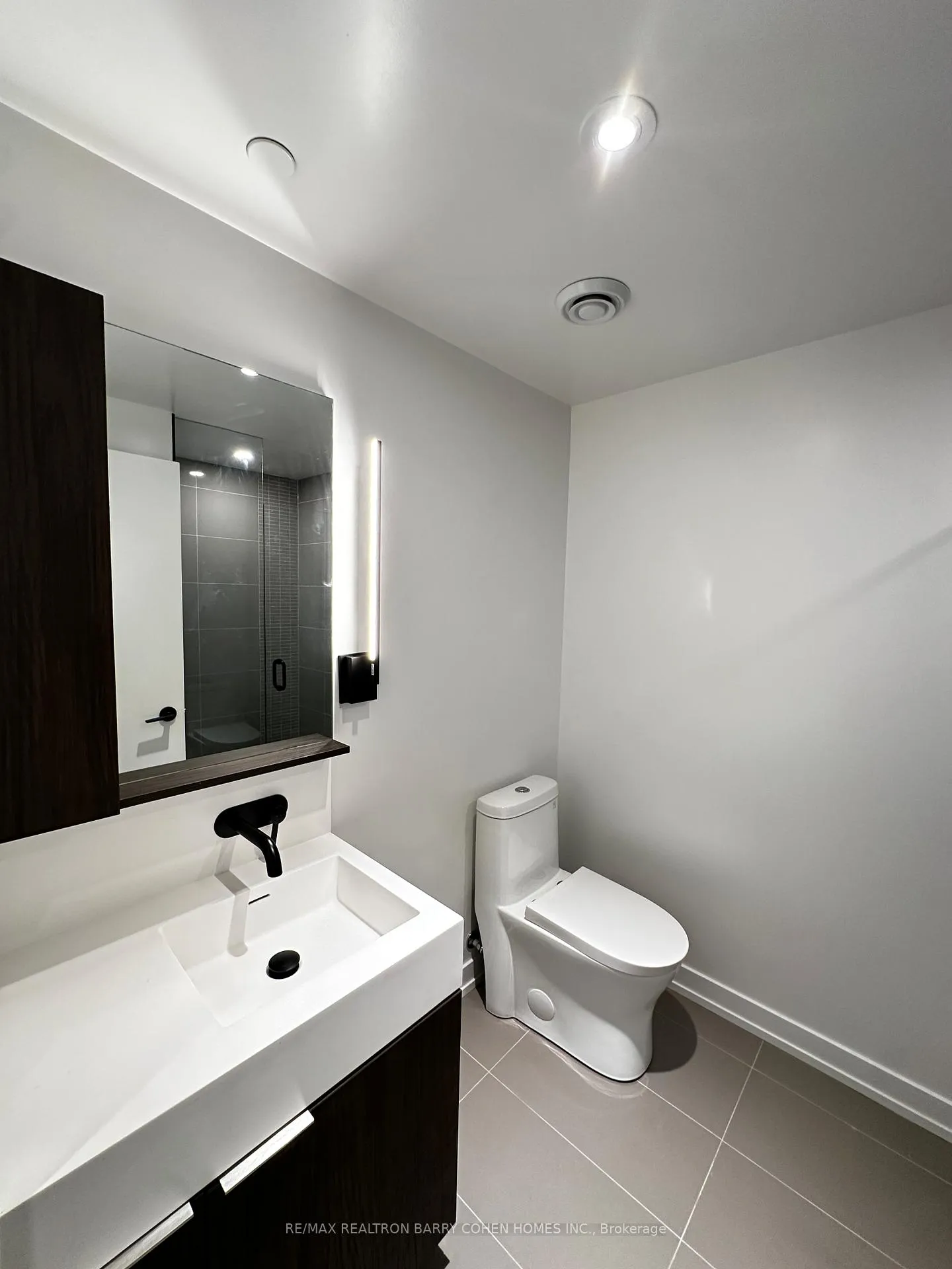 Photo 5 of Unit 421, 117 Broadway Avenue, Toronto, Mount Pleasant West — HOMEH