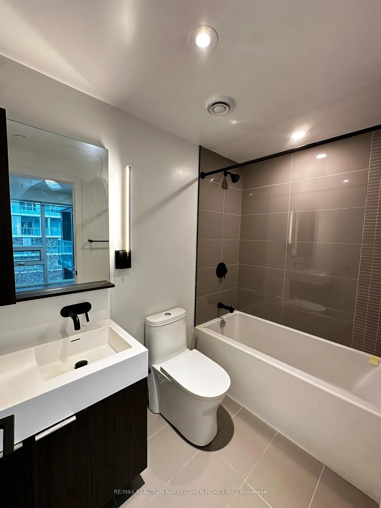 Photo 6 of Unit 421, 117 Broadway Avenue, Toronto, Mount Pleasant West — HOMEH