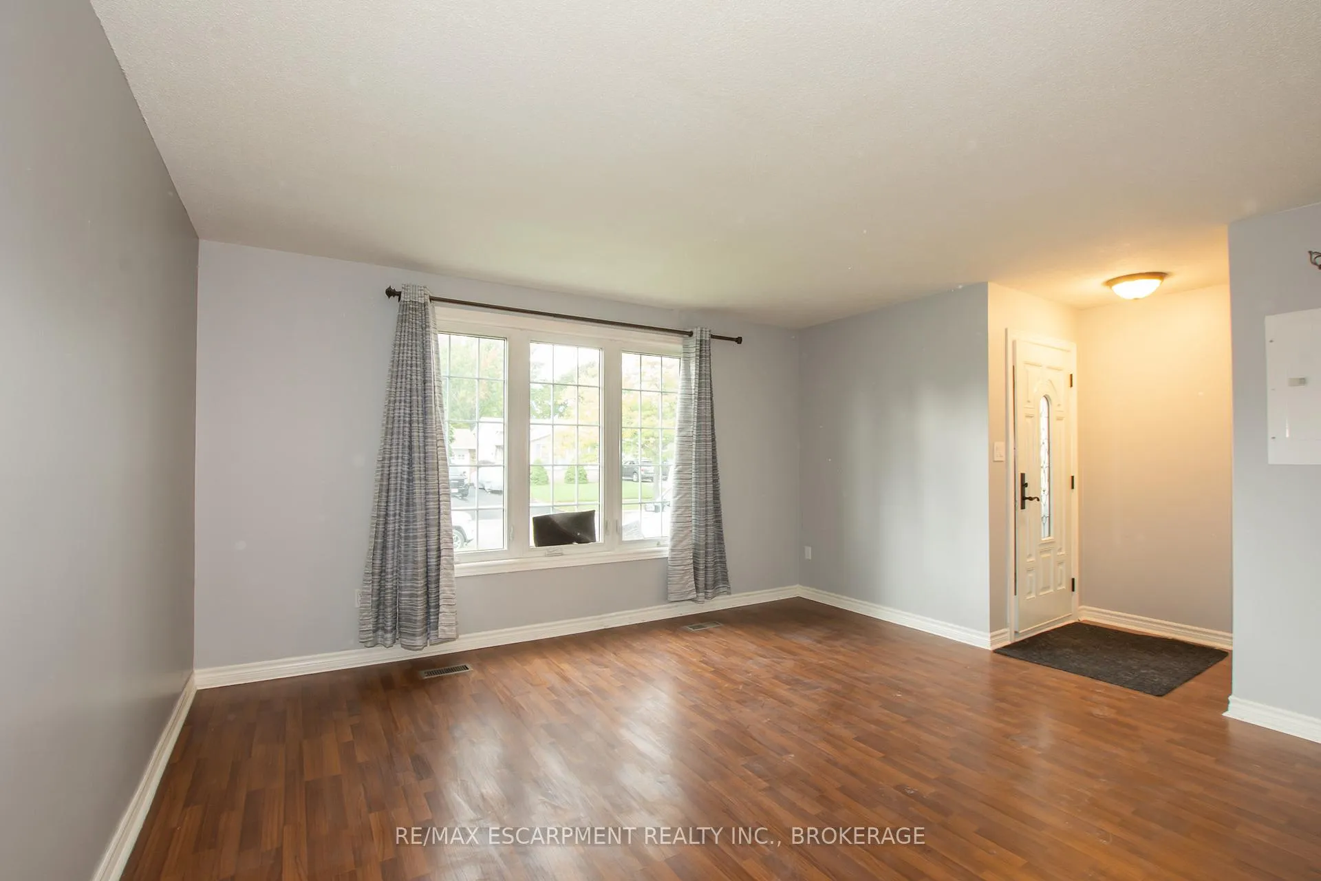 Photo 2 of Unit Upper, 81 Marc Boulevard, Welland, Lincoln/Crowland — HOMEH