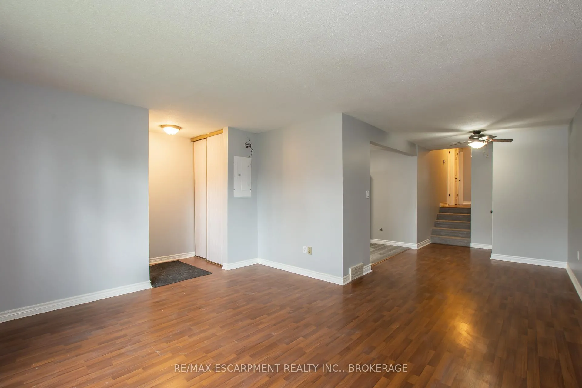 Photo 3 of Unit Upper, 81 Marc Boulevard, Welland, Lincoln/Crowland — HOMEH