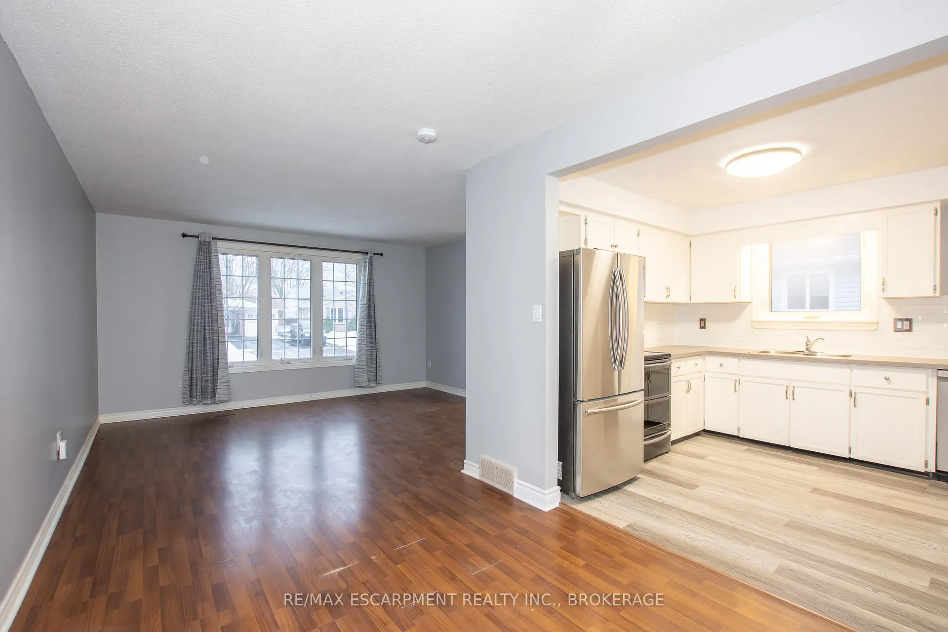 Photo 6 of Unit Upper, 81 Marc Boulevard, Welland, Lincoln/Crowland — HOMEH