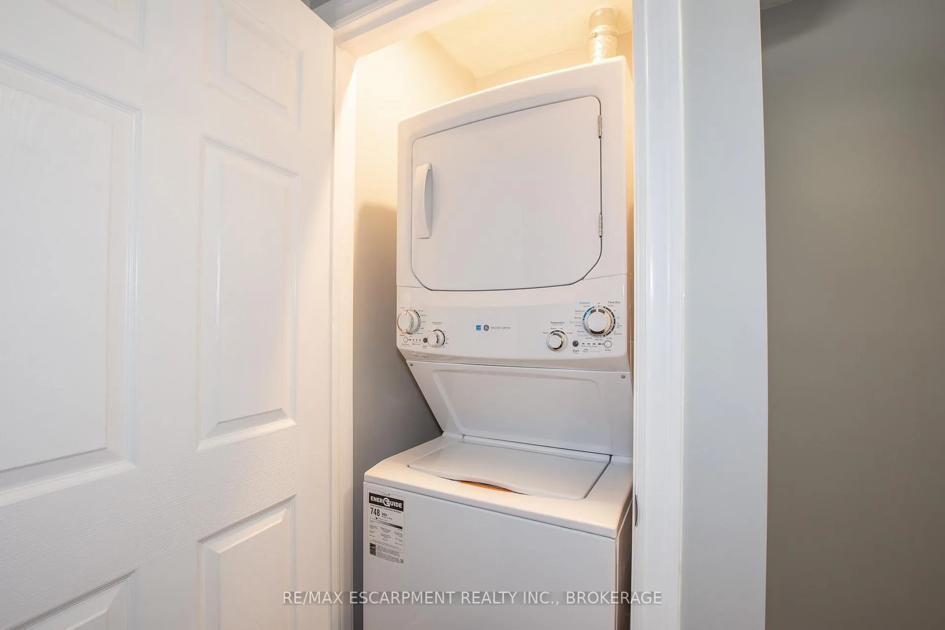 Photo 11 of Unit Upper, 81 Marc Boulevard, Welland, Lincoln/Crowland — HOMEH