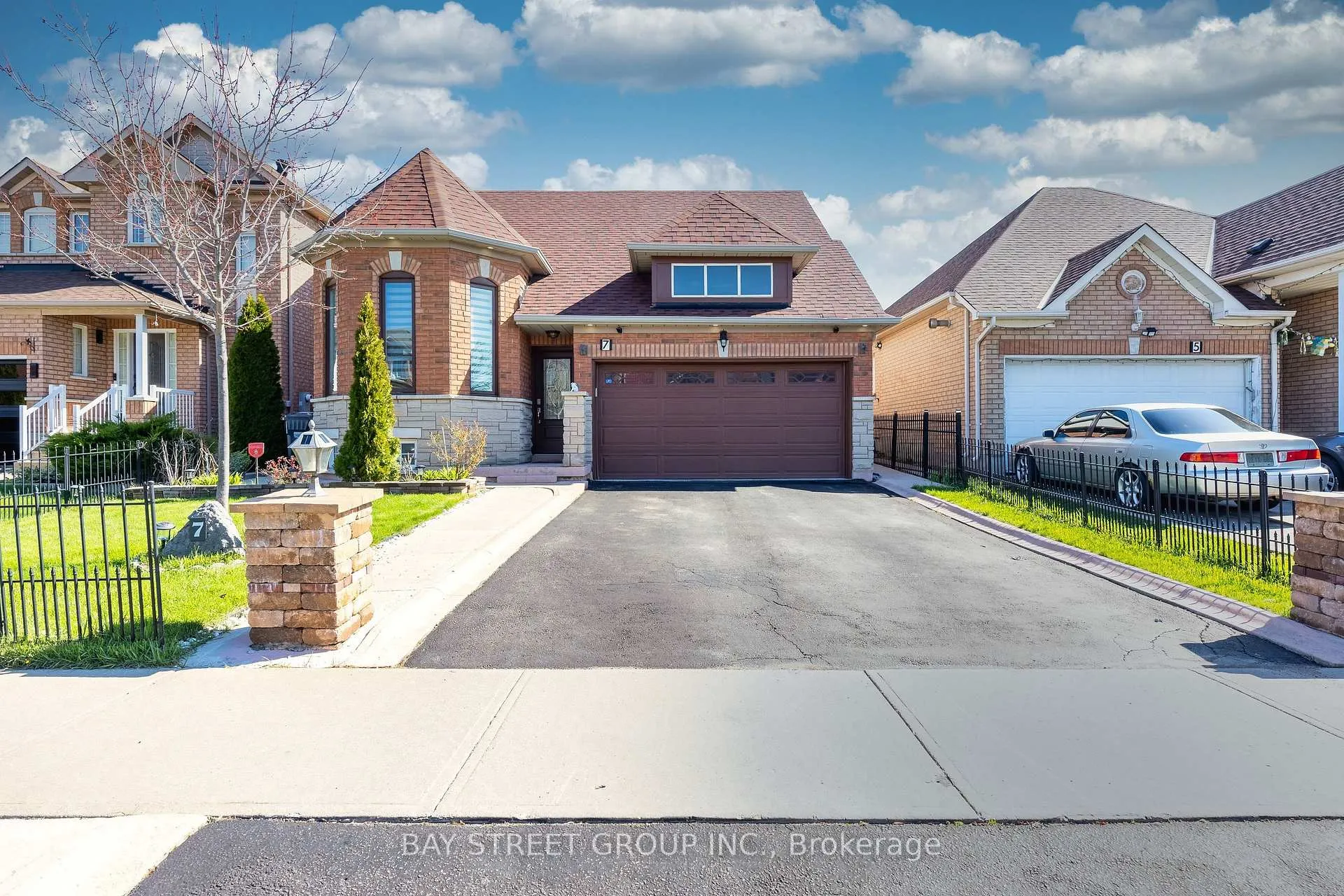 Photo 2 of 7 Orchid Drive, Brampton, Northwest Sandalwood Parkway — HOMEH