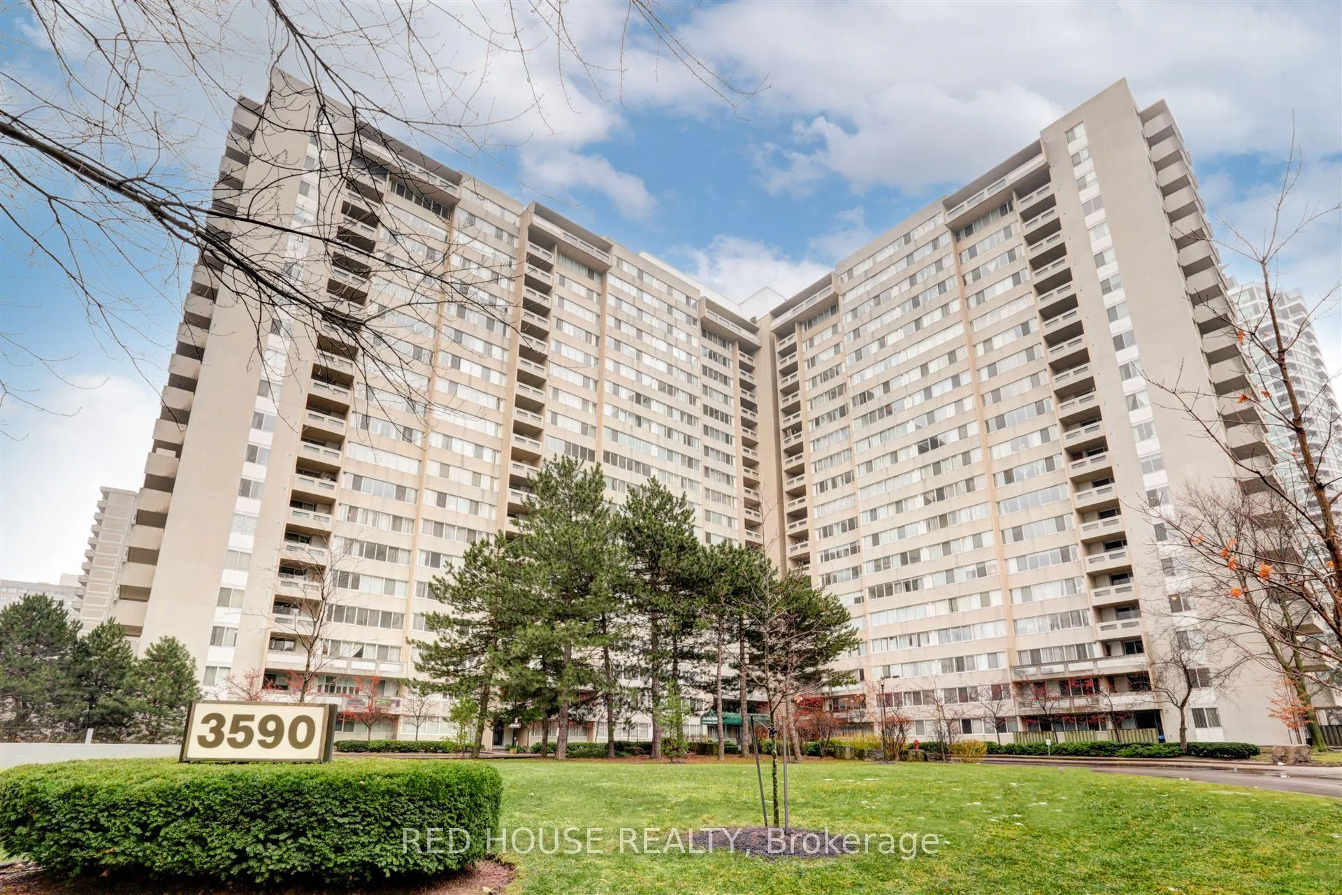 Photo of Unit 705, 3590 Kaneff Crescent