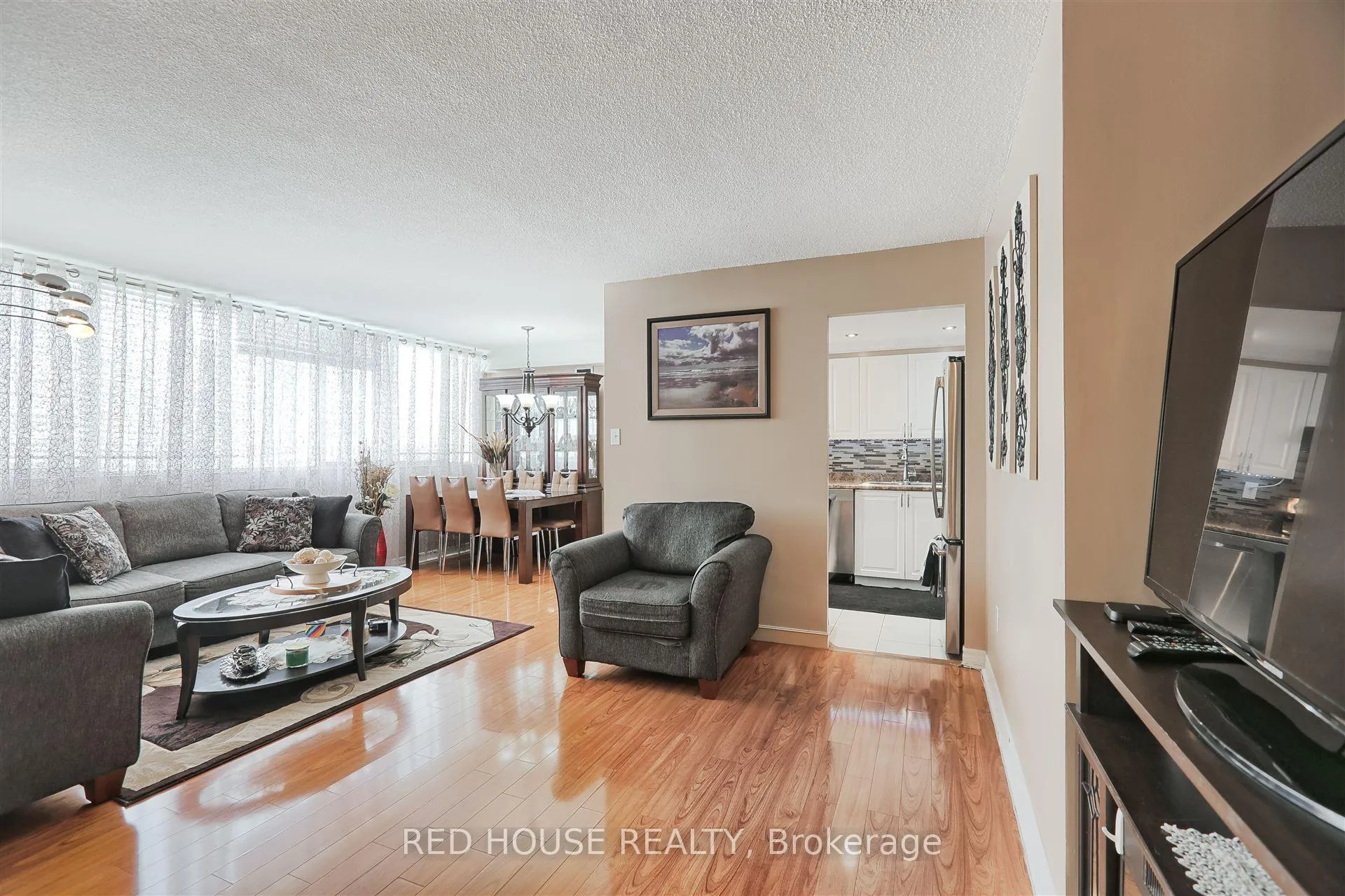 Photo 3 of Unit 705, 3590 Kaneff Crescent, Mississauga, Mississauga Valleys — HOMEH