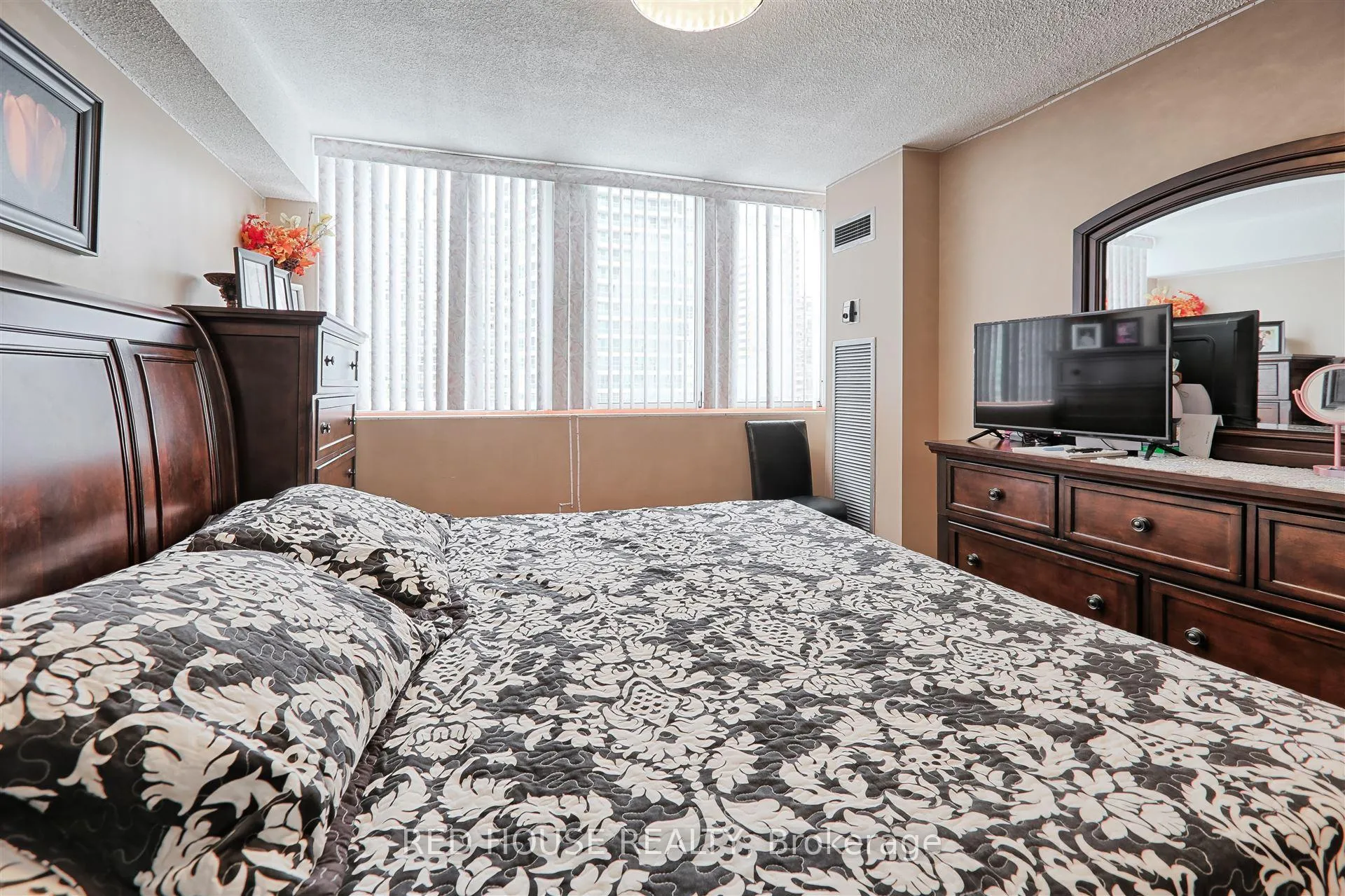 Photo 18 of Unit 705, 3590 Kaneff Crescent, Mississauga, Mississauga Valleys — HOMEH