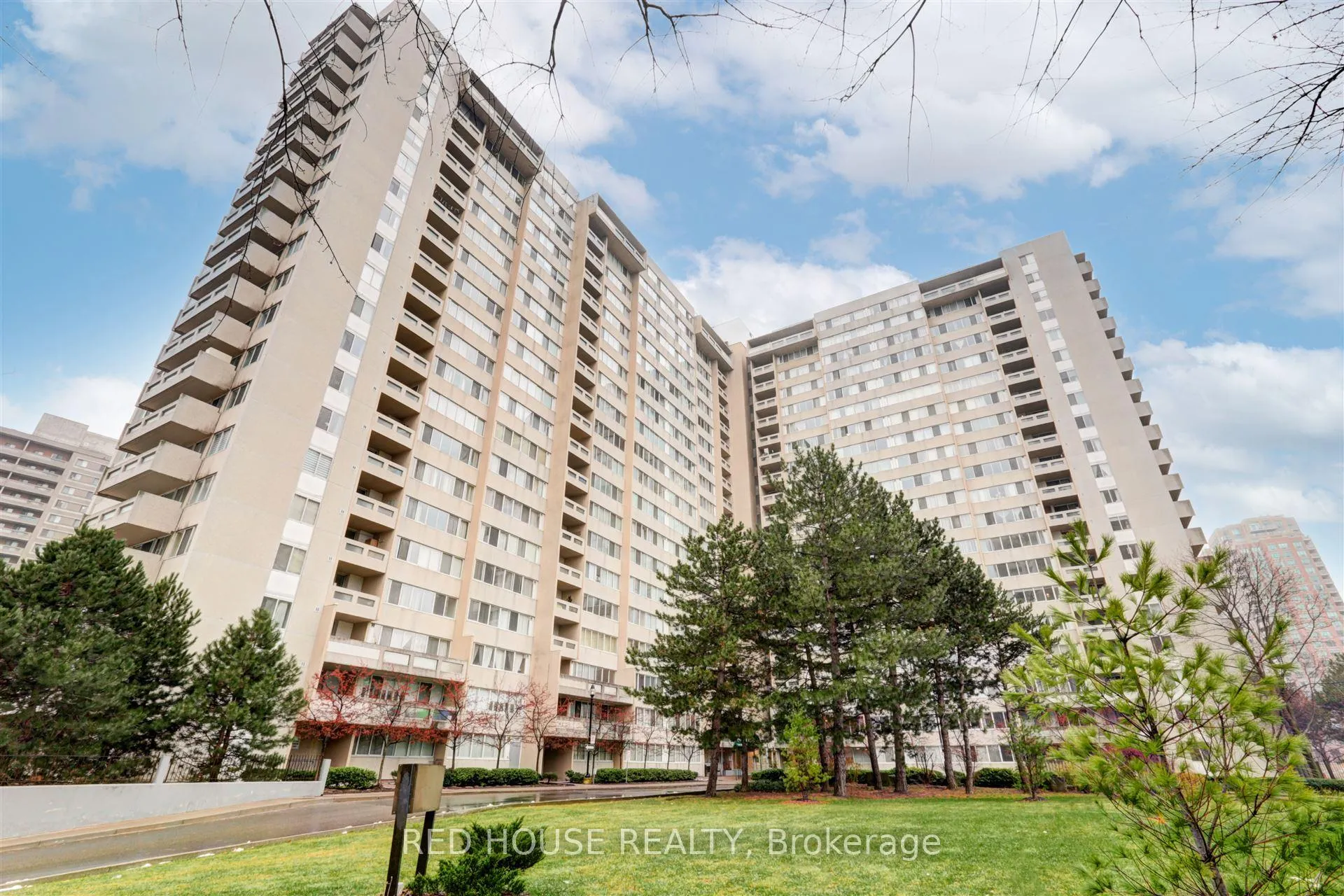 Photo 39 of Unit 705, 3590 Kaneff Crescent, Mississauga, Mississauga Valleys — HOMEH