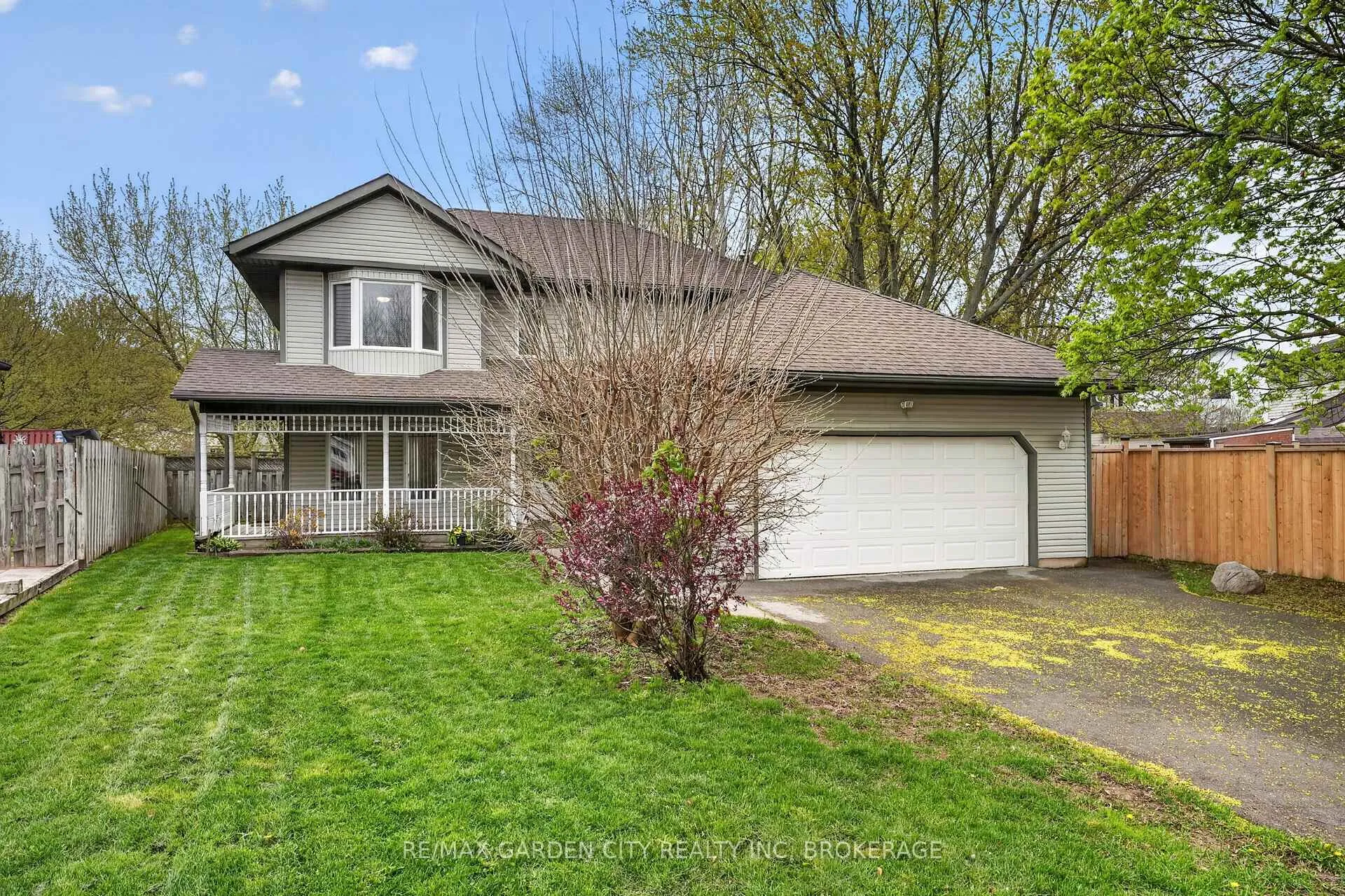 Photo 1 of 8 Christina Court, Welland, N. Welland — HOMEH